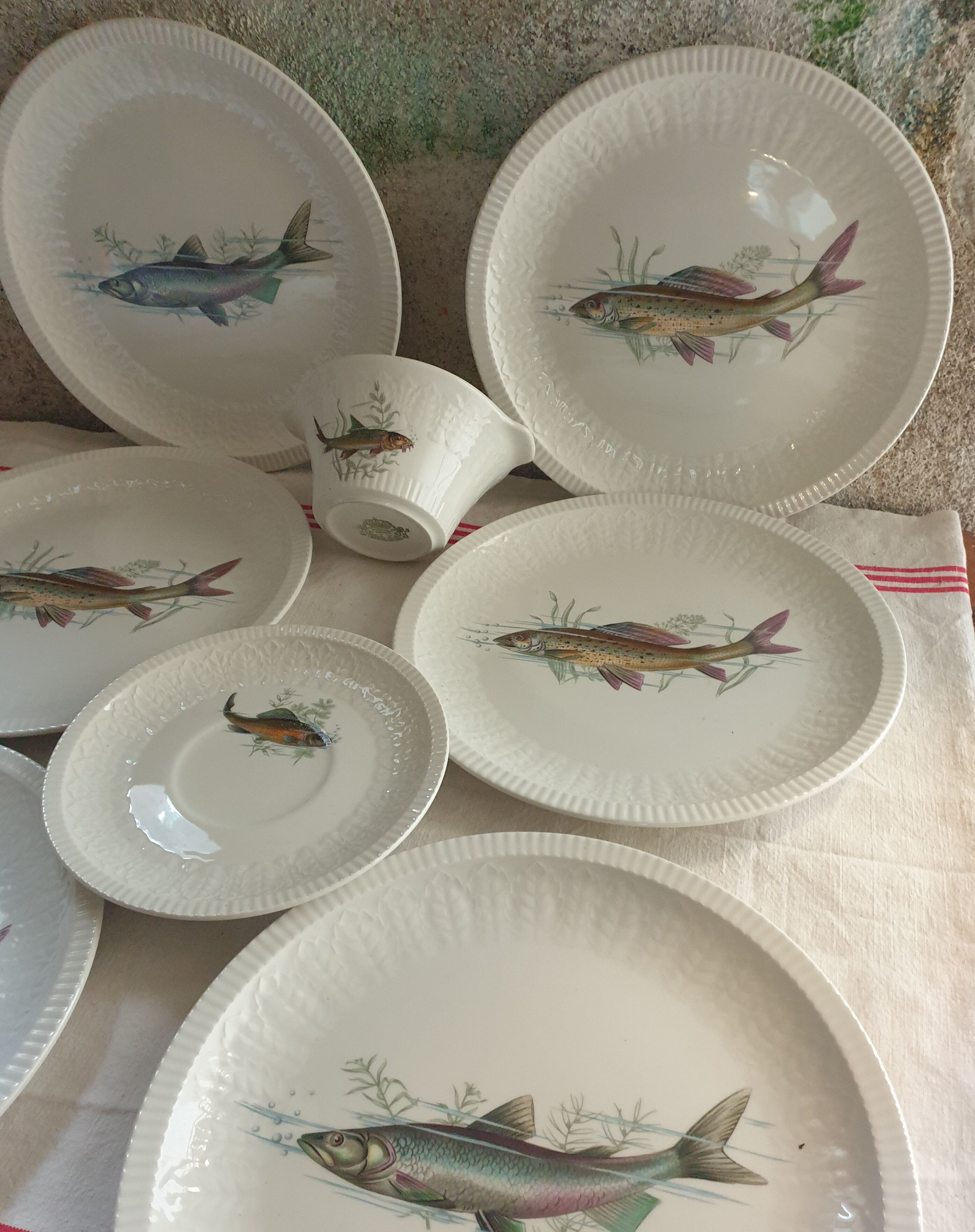 Fish set, 6 plates, sauce pot and saucer