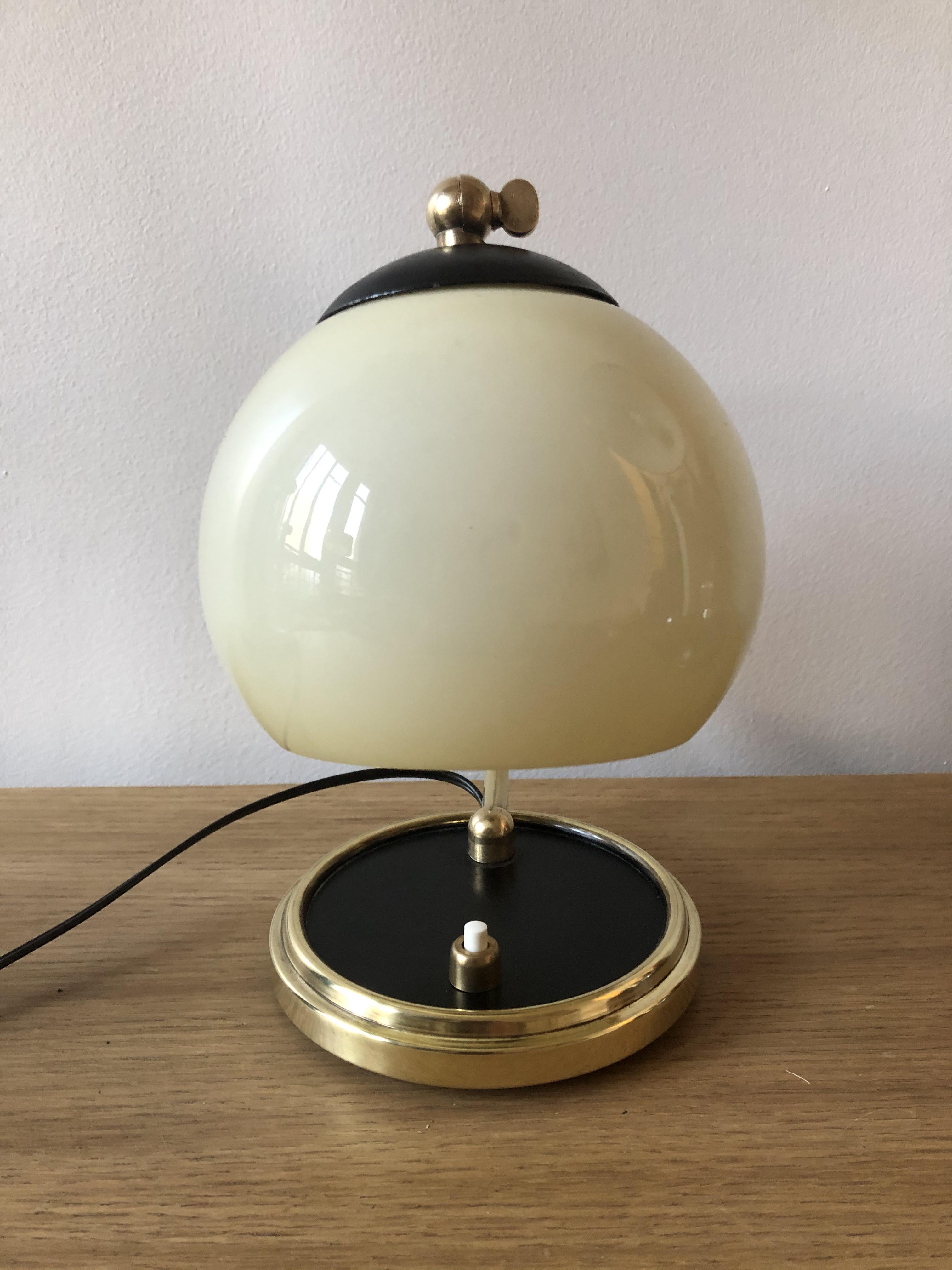 Old lamp articulated with opaline