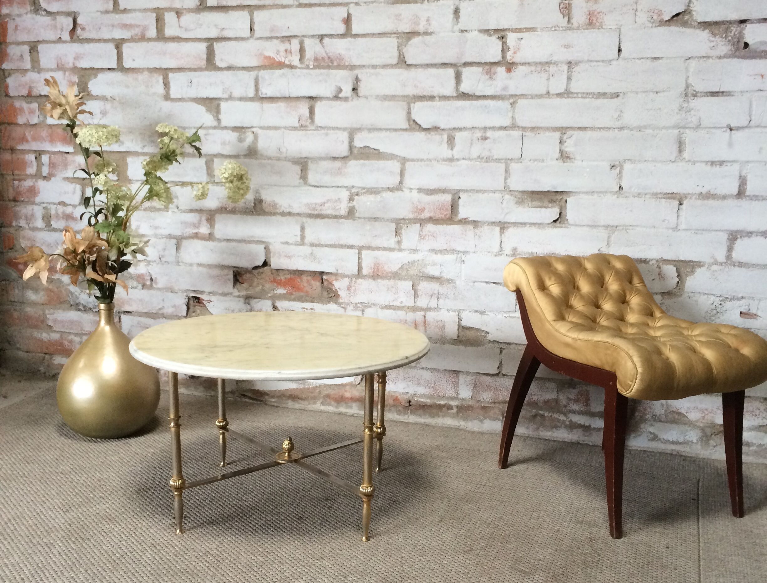 Round coffee table marble and brass