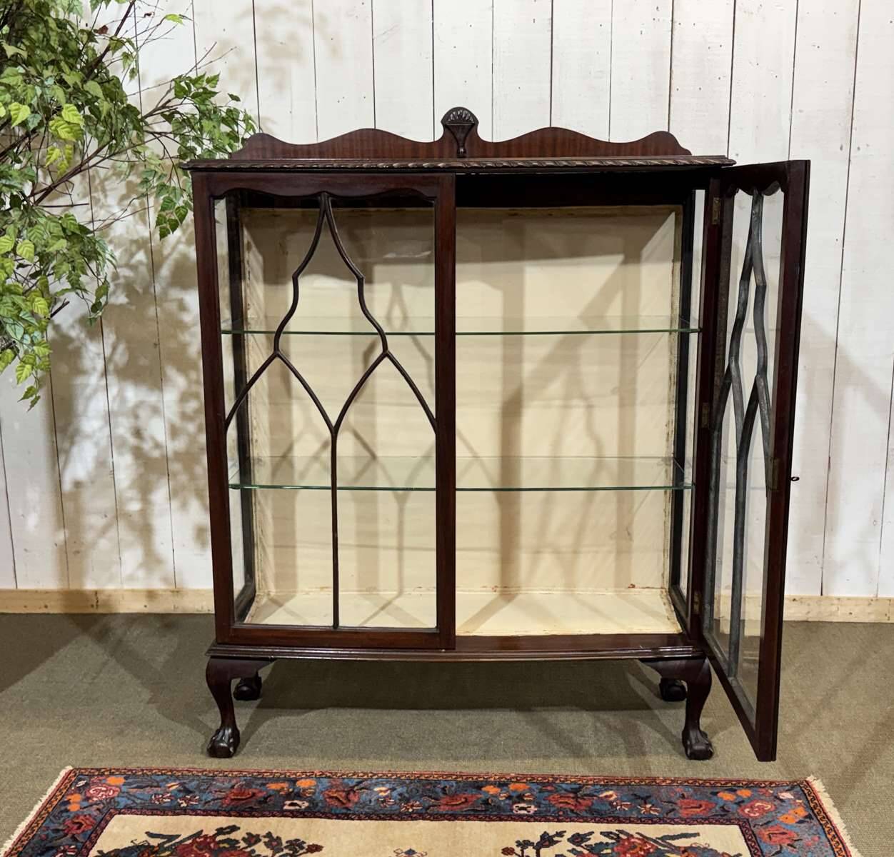 1930s English display cabinet in mahogany