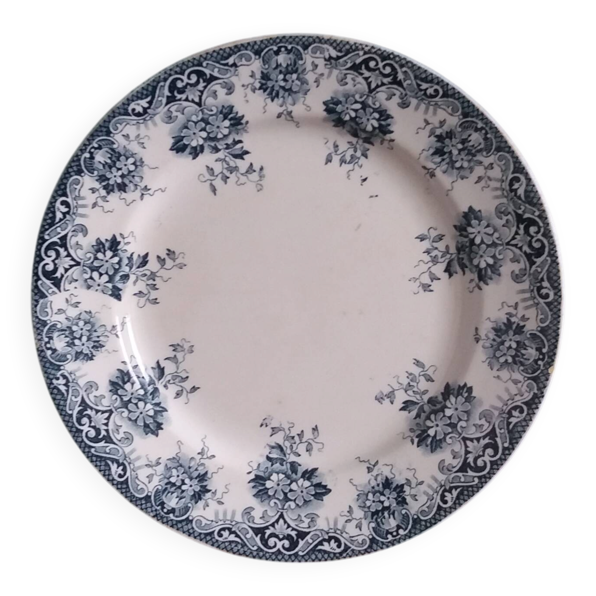 Flat plate from Saint-Amand and Hamage with Spring decoration.