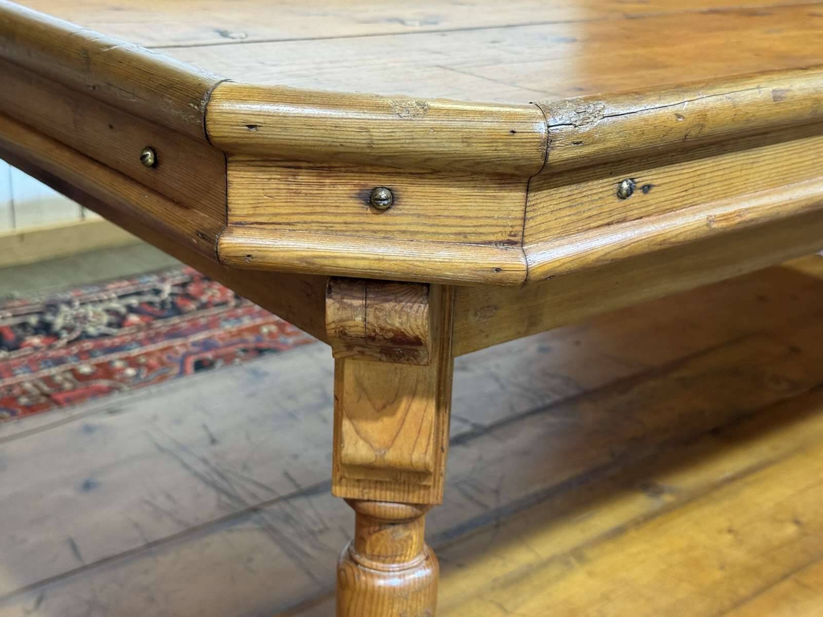 19th-century work table in English pine.