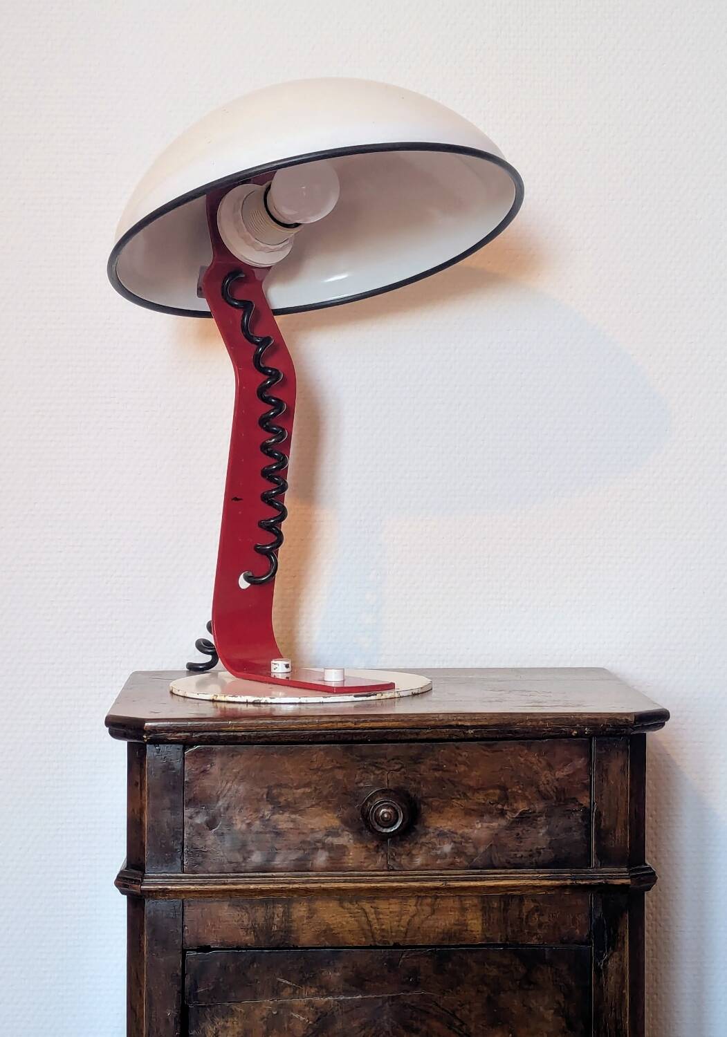 Sculptural Lamp "Snake" – Memphis & Postmodern Aesthetic – Massive