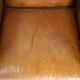 Très beau fauteuil à oreilles en cuir de mouton avec des détails époustouflants