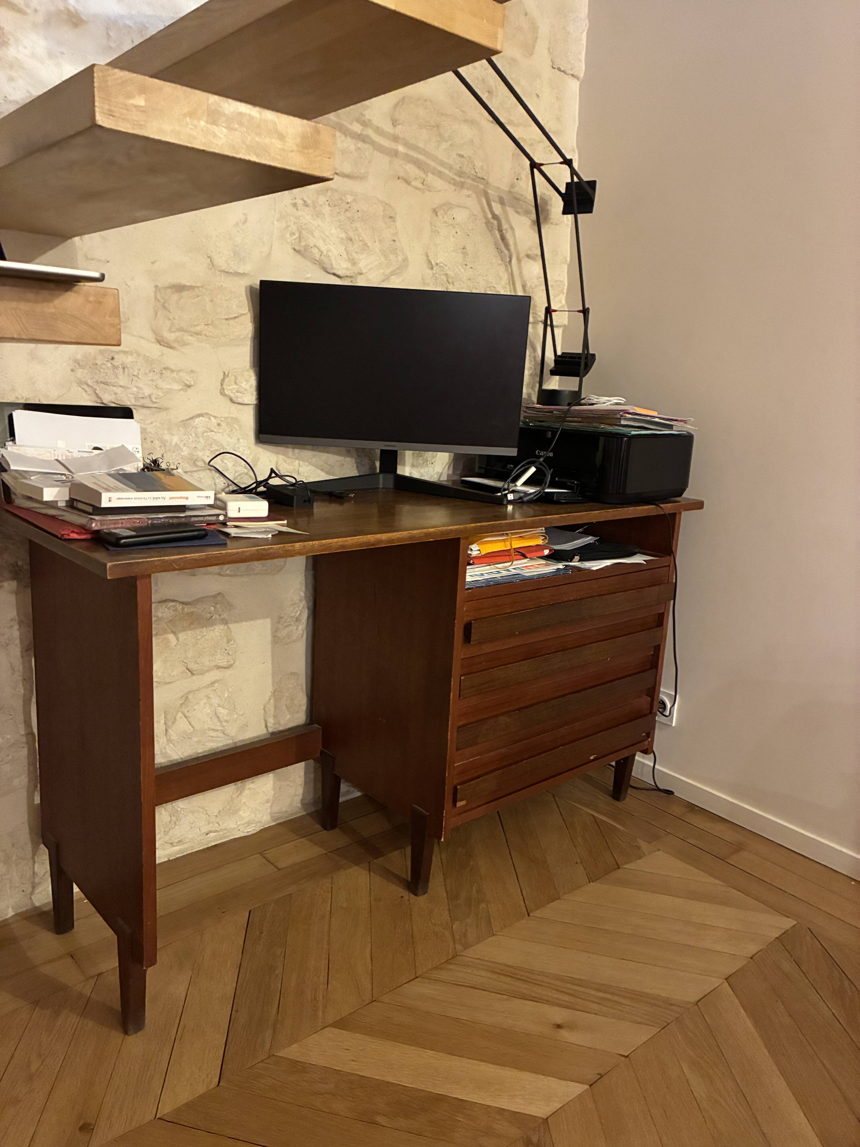 1960s desk. Very good overall condition.