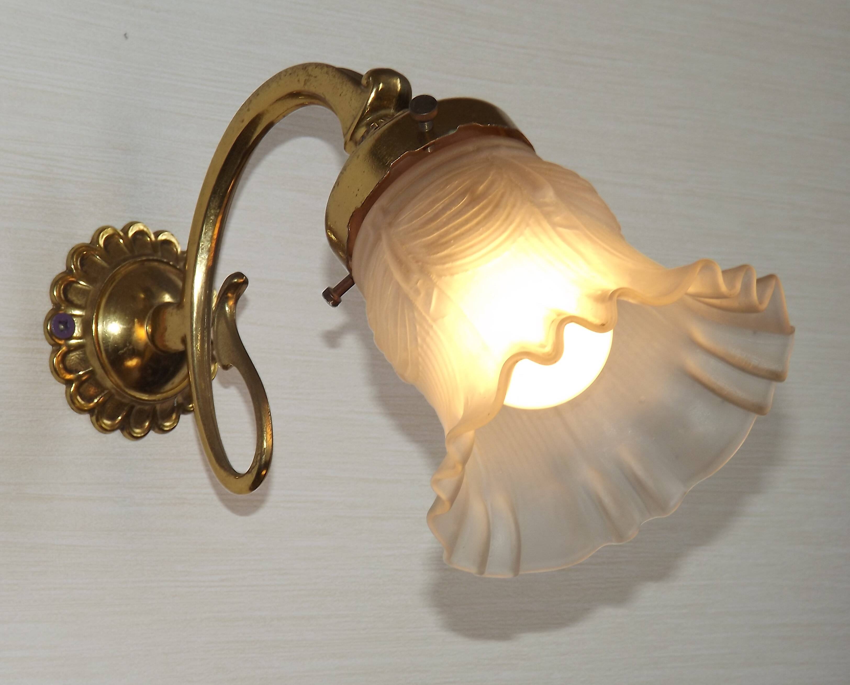 French Vintage Brass Single Wall Light Patterned Frilled Glass Shade
