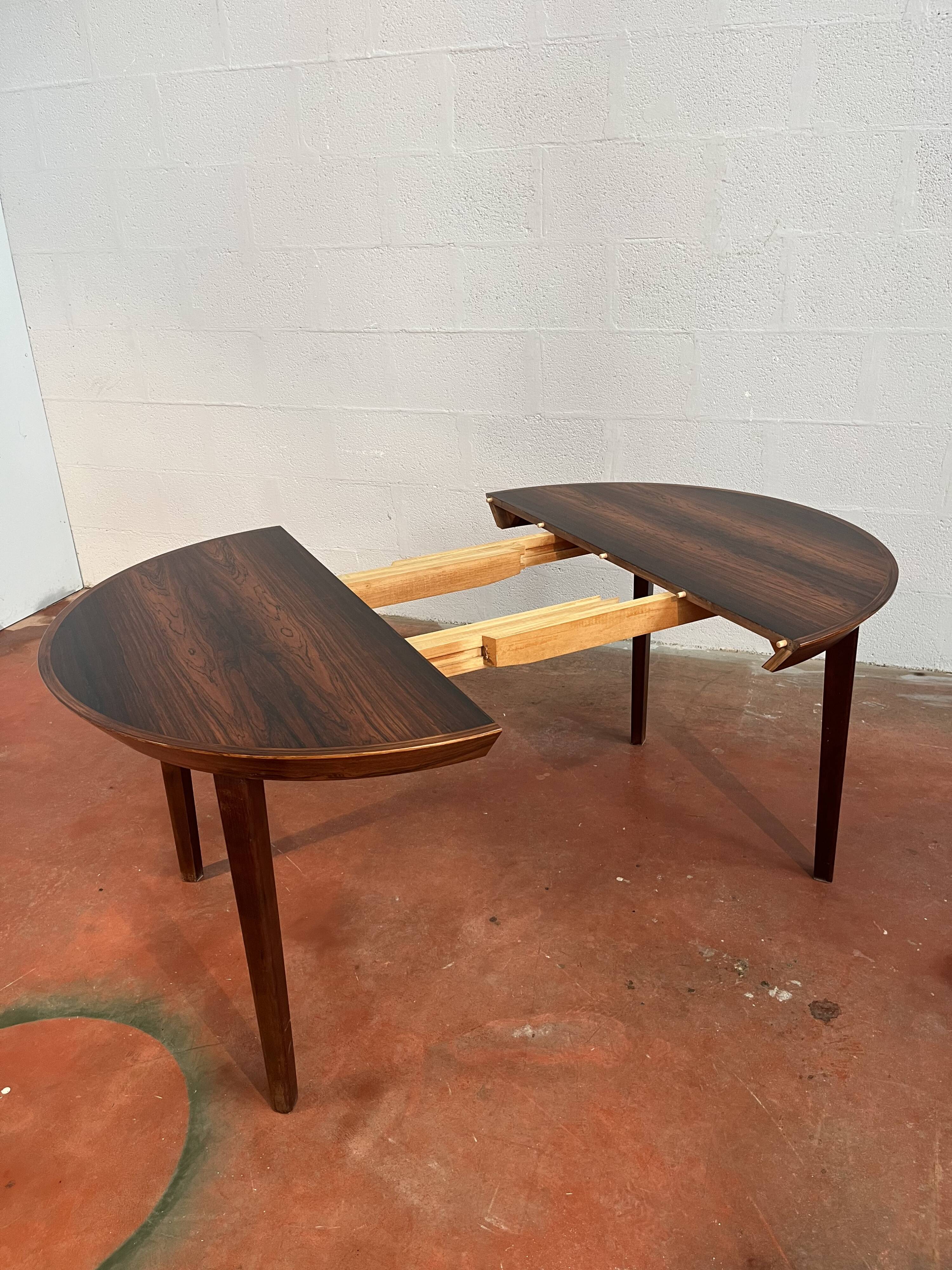 Ole HALD round table model "33" with double extension Denmark 1960