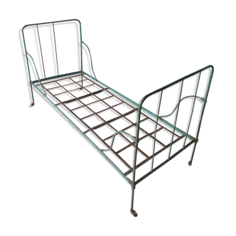 Antique wrought iron bed