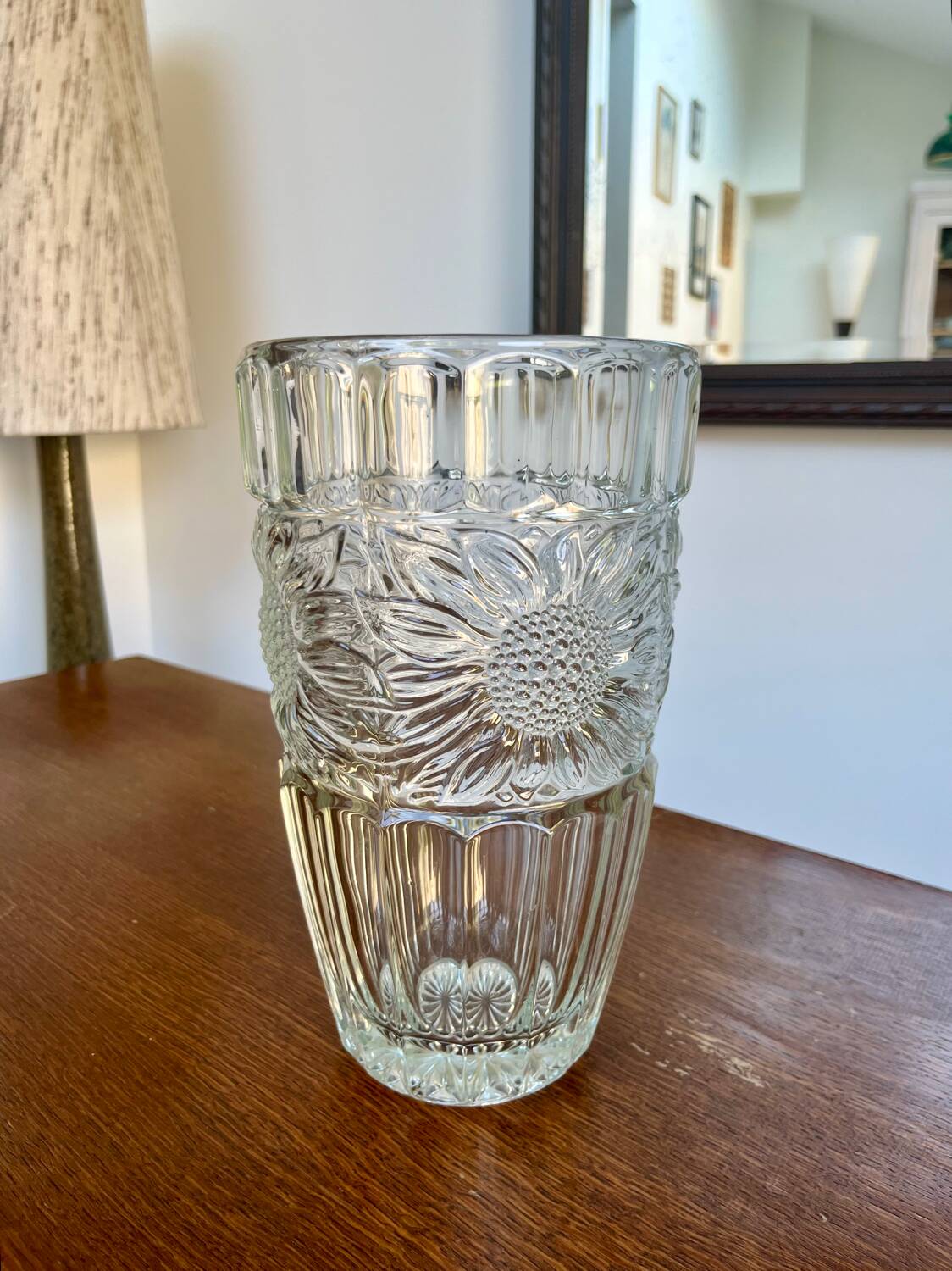 Glass vase – vintage style sunflower