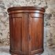 Cabinet demi-lune ancien en noyer, fin XVIIIe siècle, château français