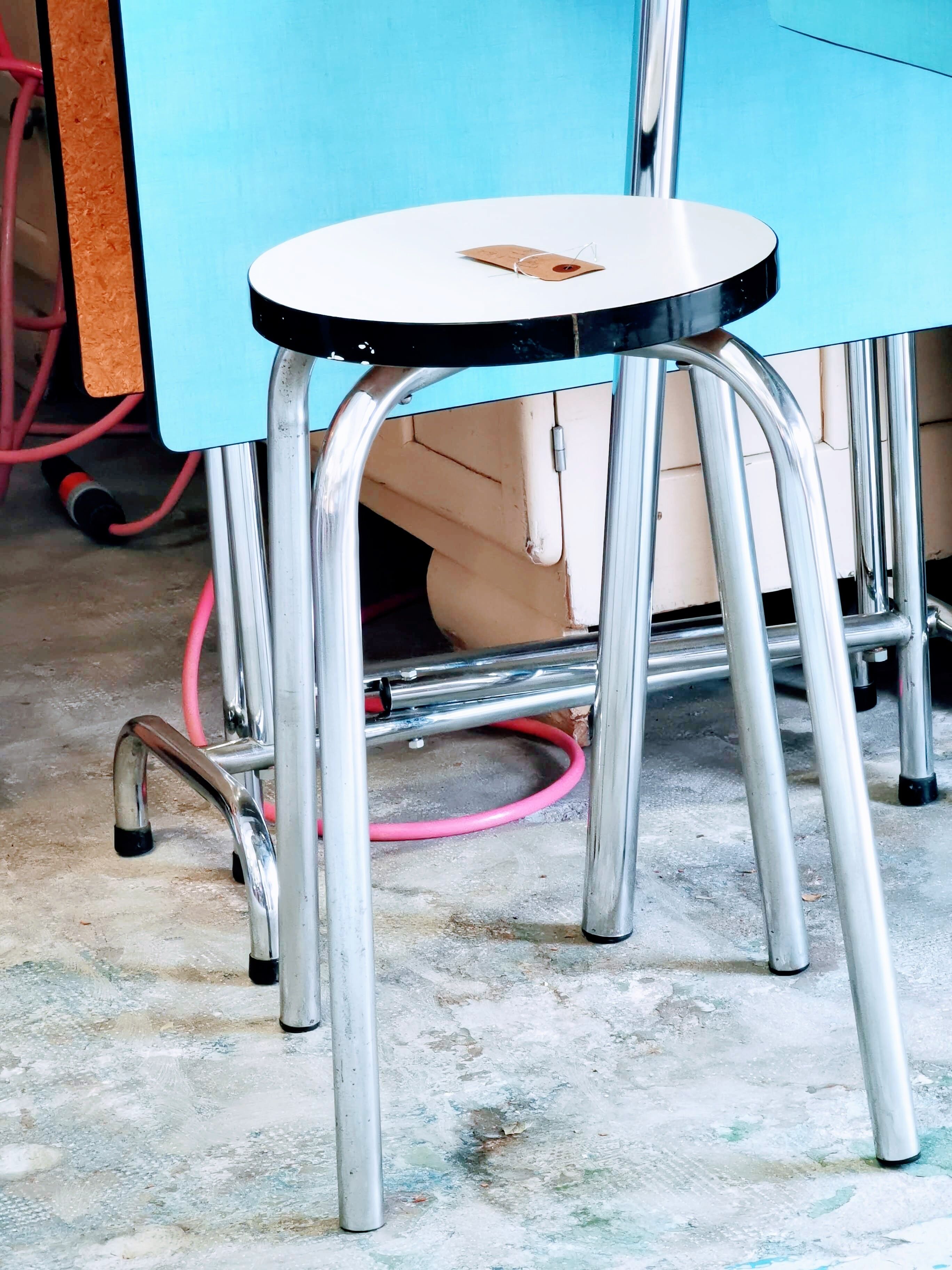 Round tab in formica