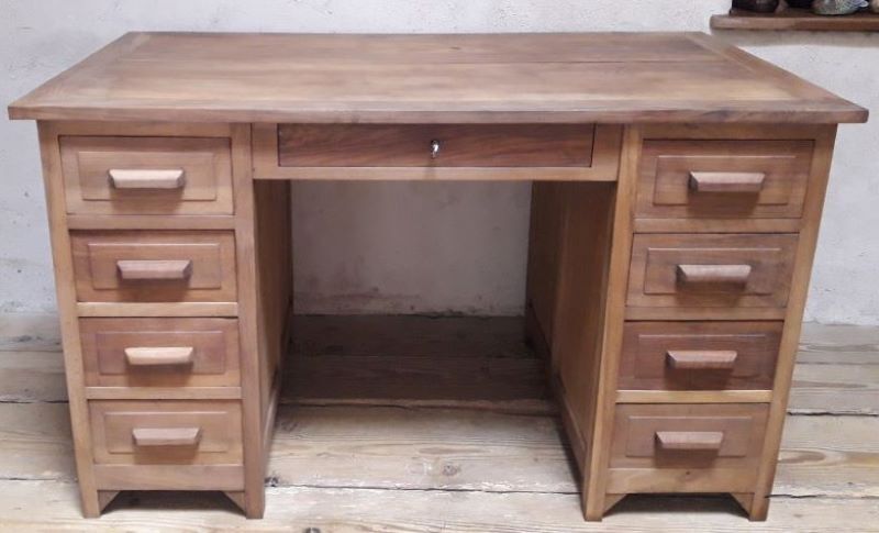 Minister's desk in walnut with drawers