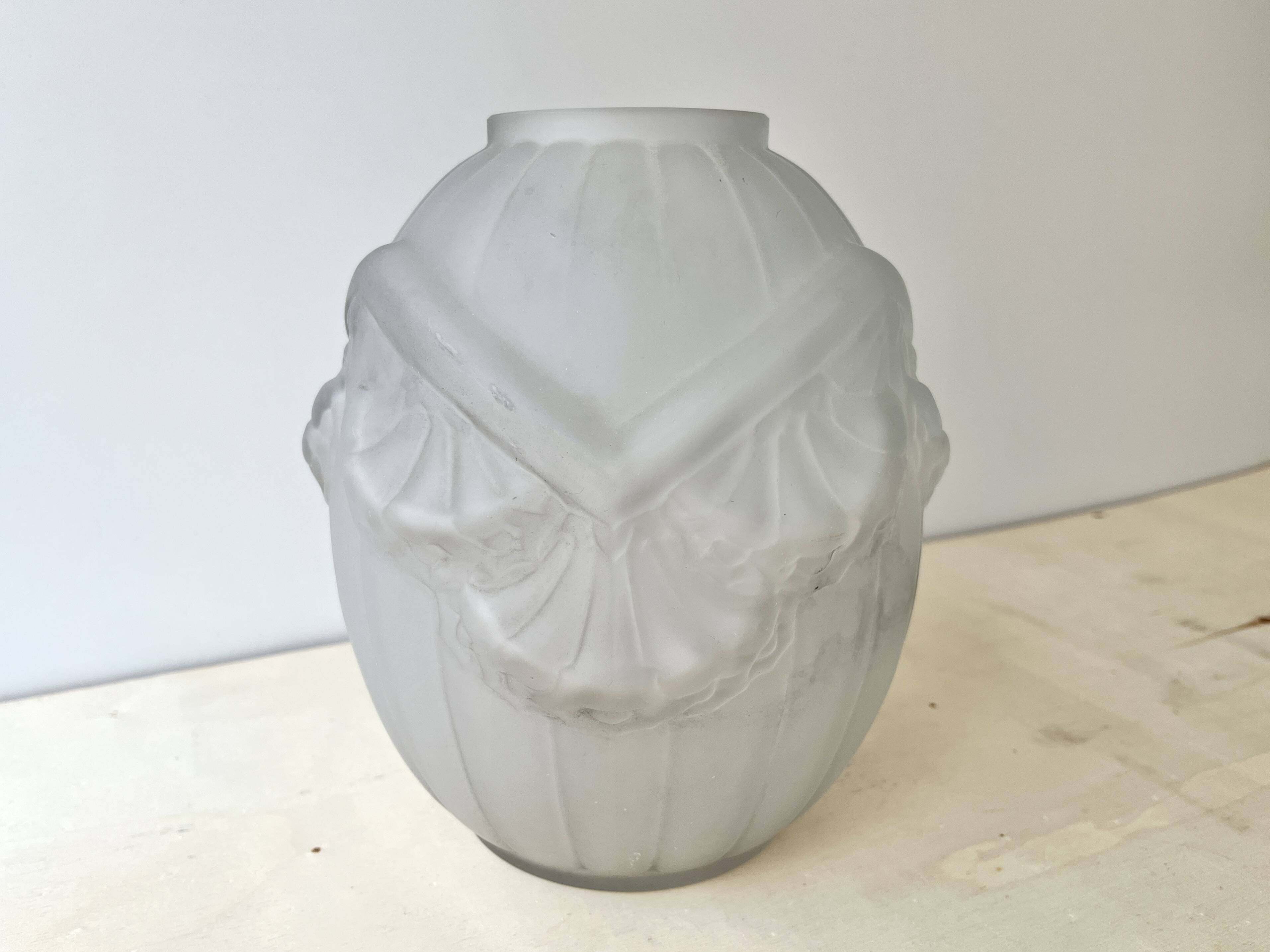 Antique Art Deco vase in moulded pressed glass signed Verçais Schneider.