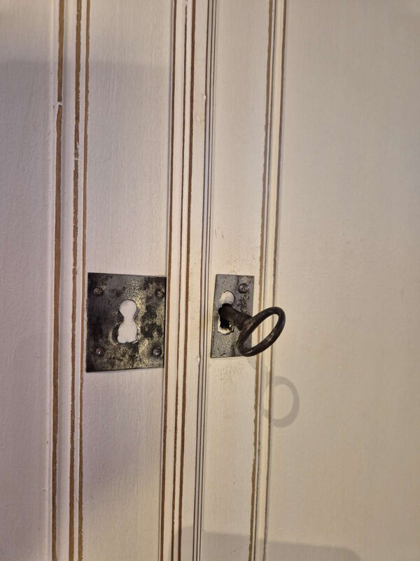 Étagère murale, armoire à pharmacie ancienne