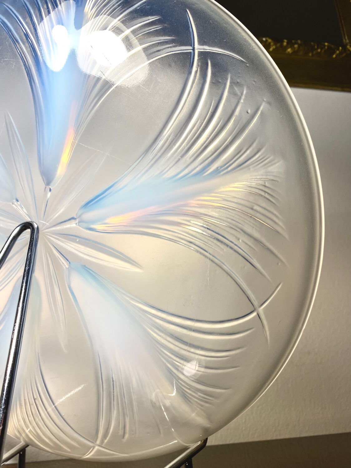 Verlys opalescent /opaline decorative tray (d.32.3cm)