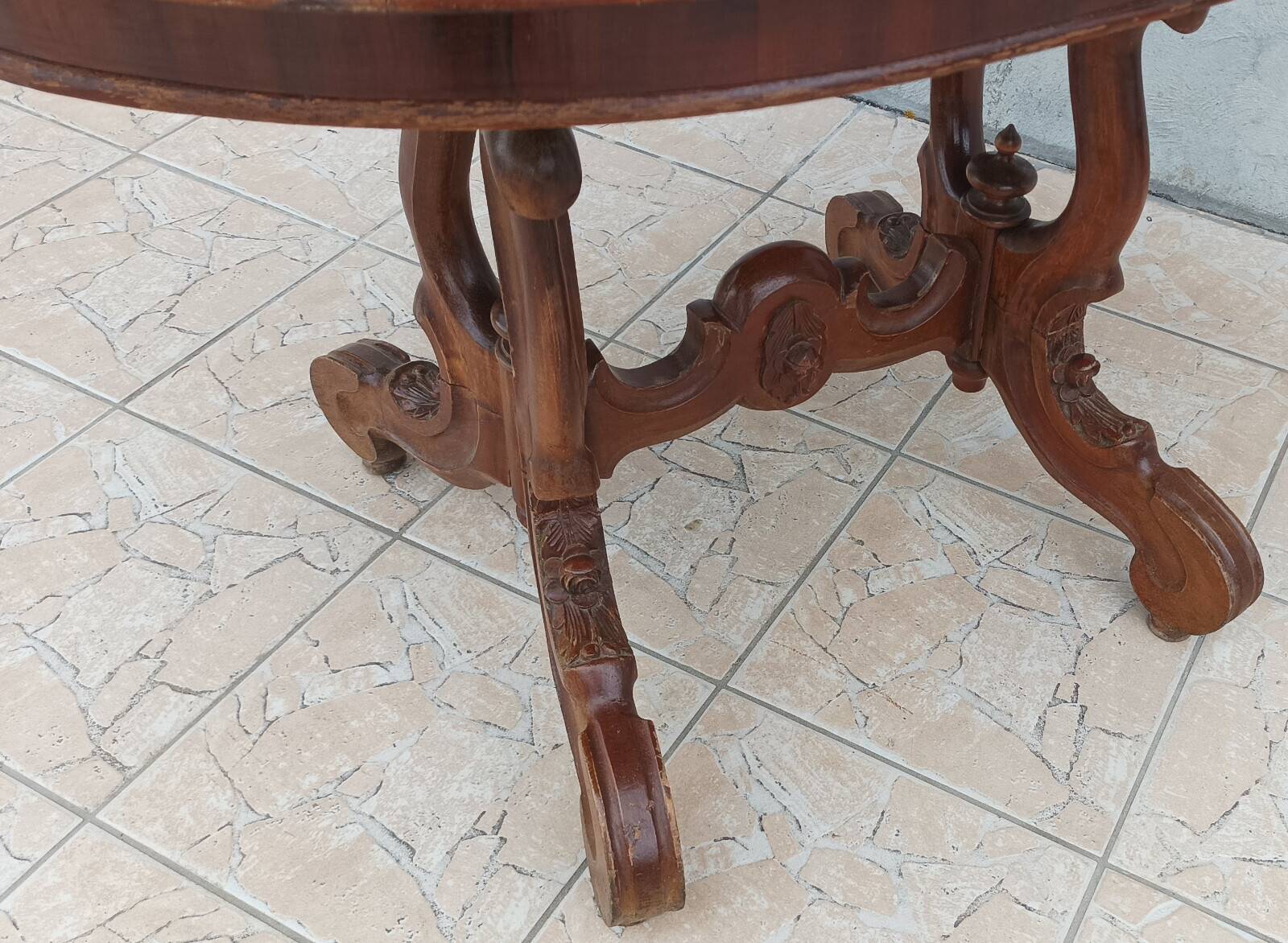 Napoleon III guéridon table in walnut