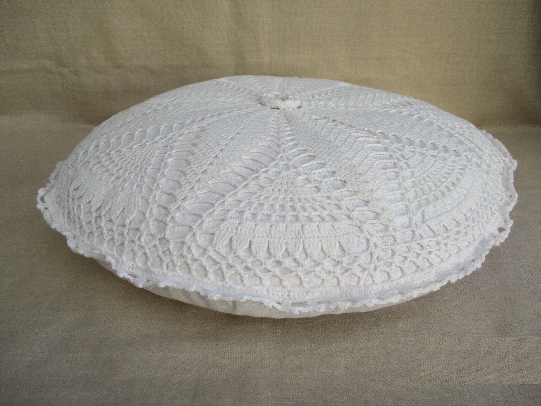 Vintage white cushion round