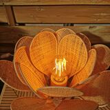 Flower table lamp made of rattan and raffia petals