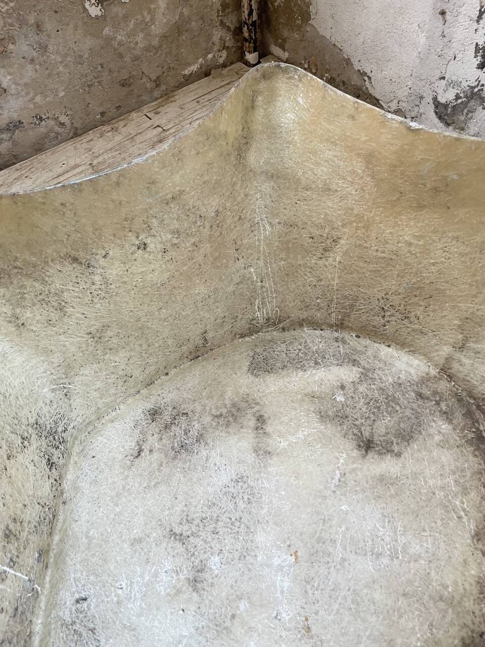 Set of 2 free-form fiberglass planters