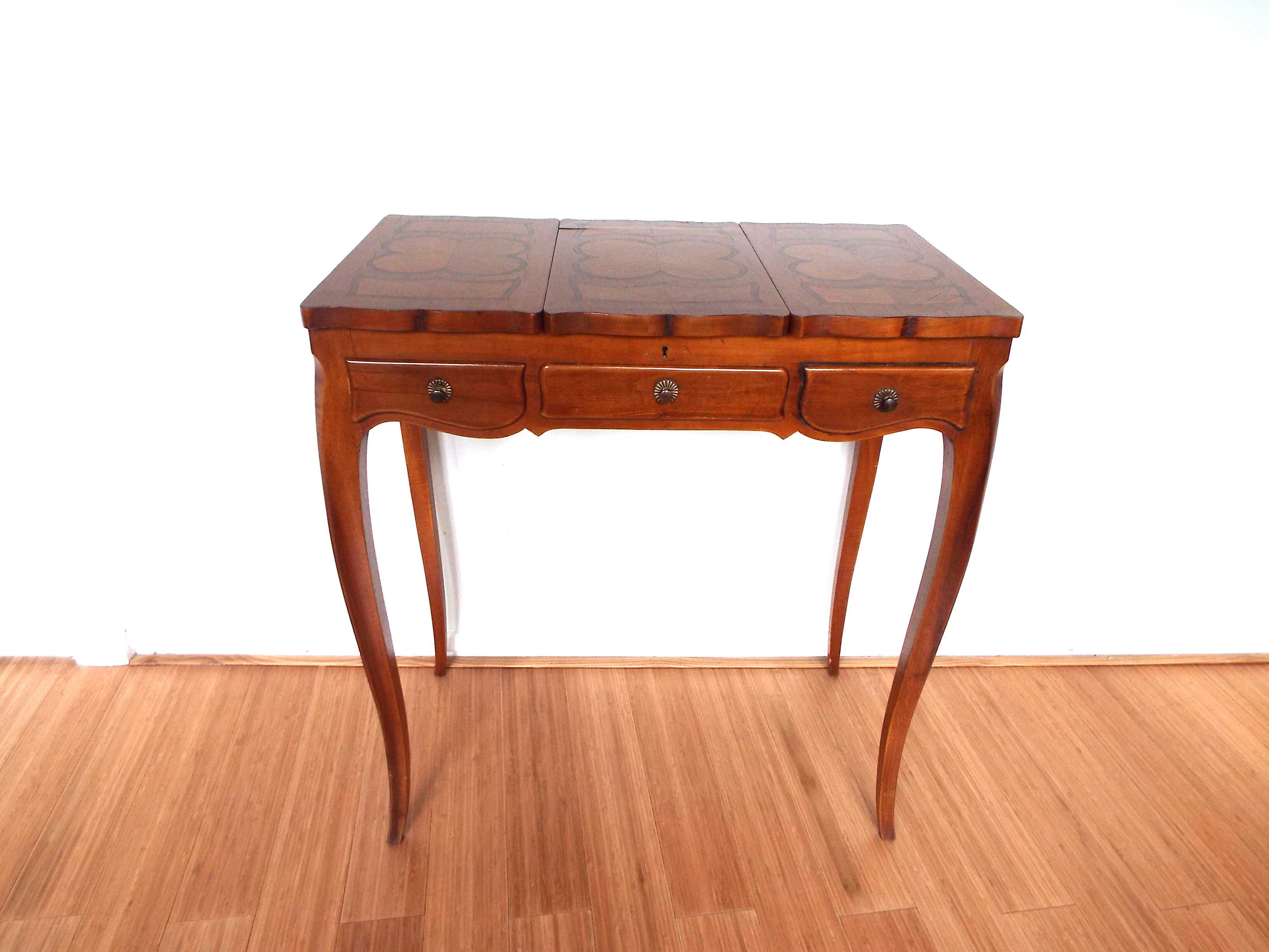 Table dressing table worker