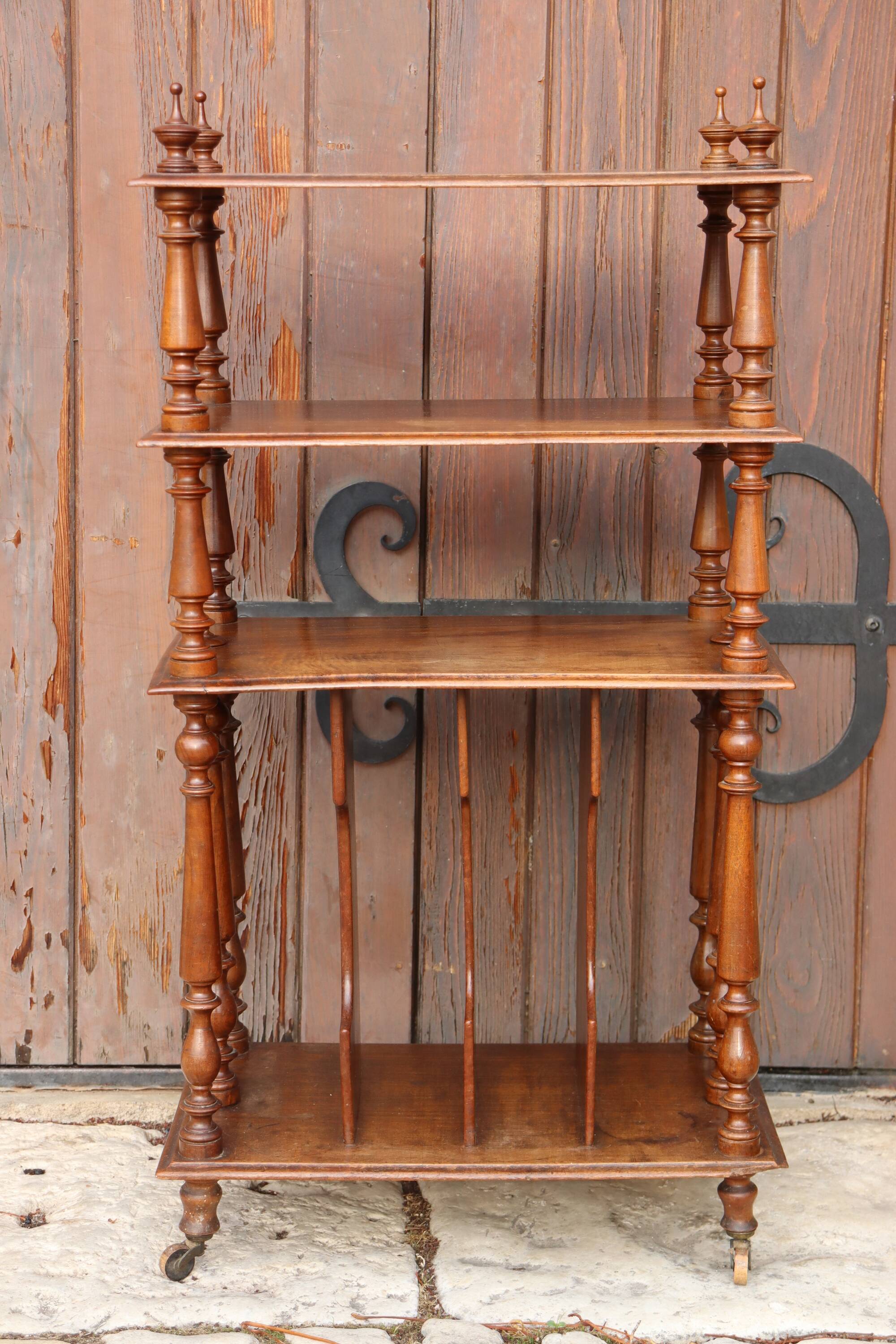Early 20th century freestanding shelf