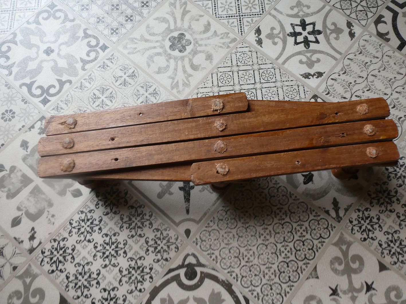 wooden coat holder accordion