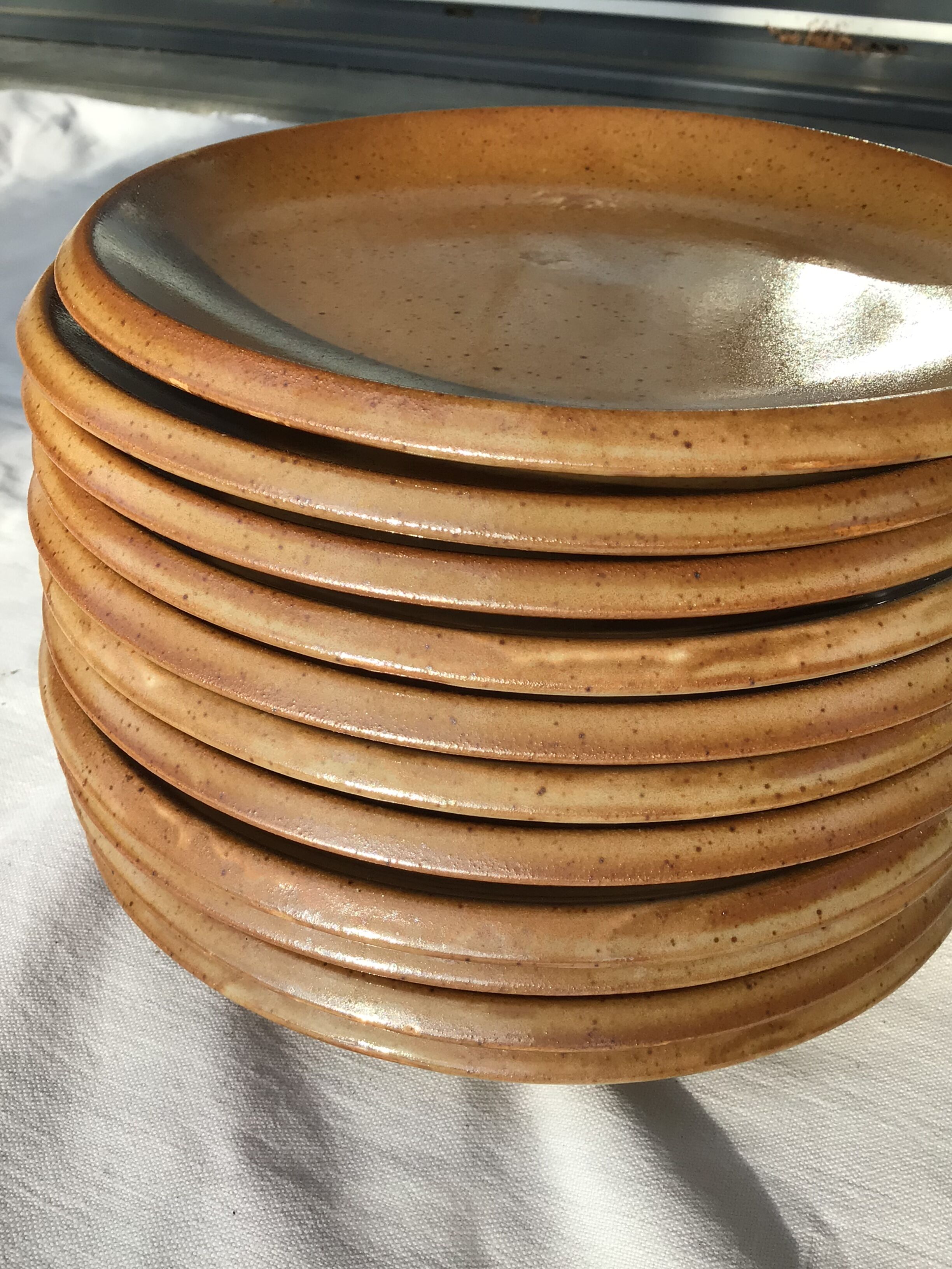 11 Dessert plates Brenne, speckled with caramel