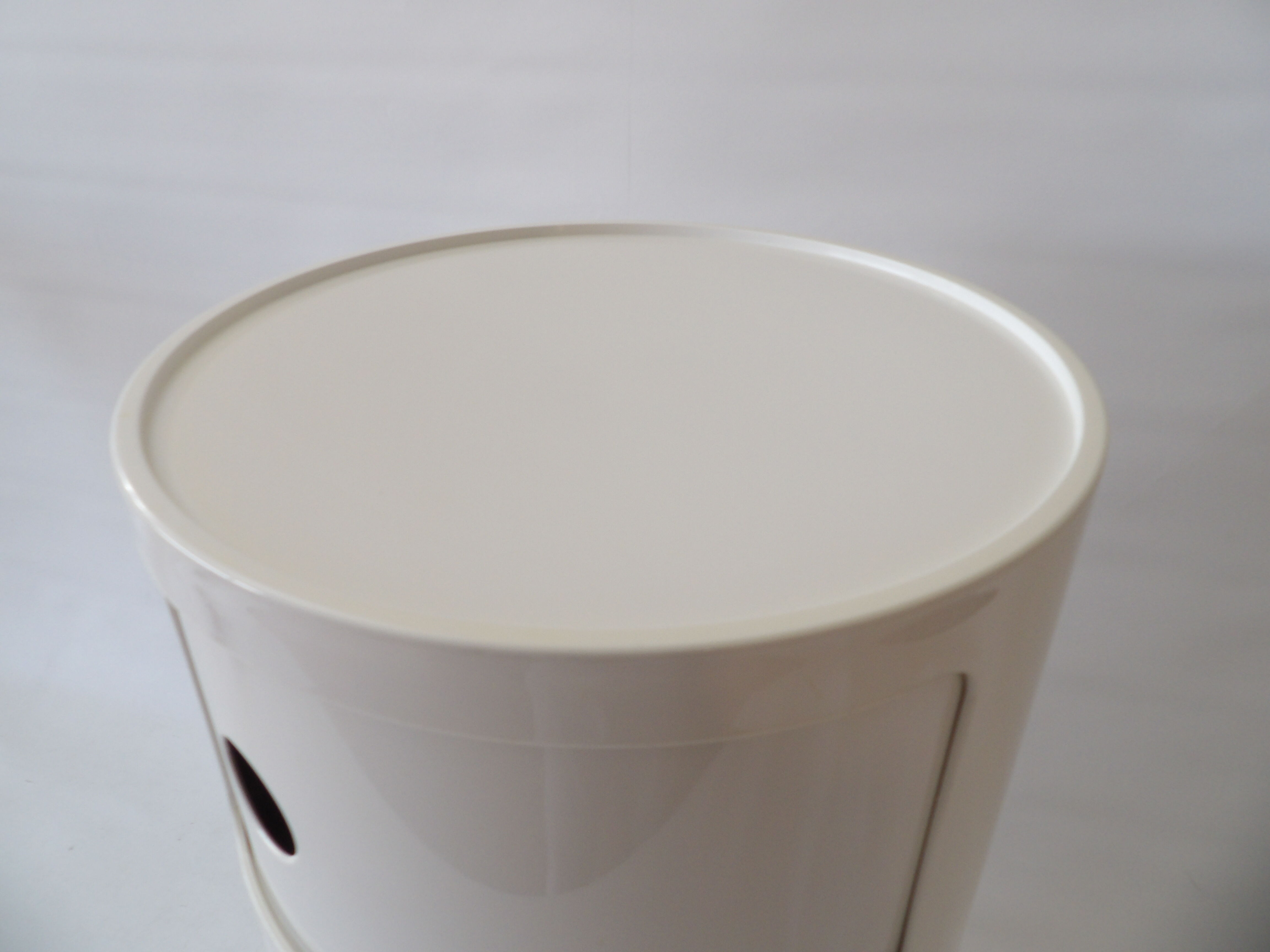 Componibili Kartell side table by Anna Castelli