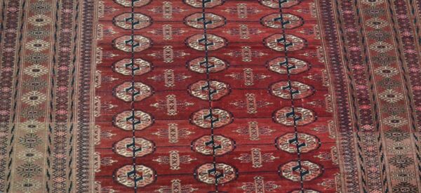 Tapis Boukhara-Tekke , Asie Centrale, 133 cm x 180 cm, laine nouée main, avant 1950