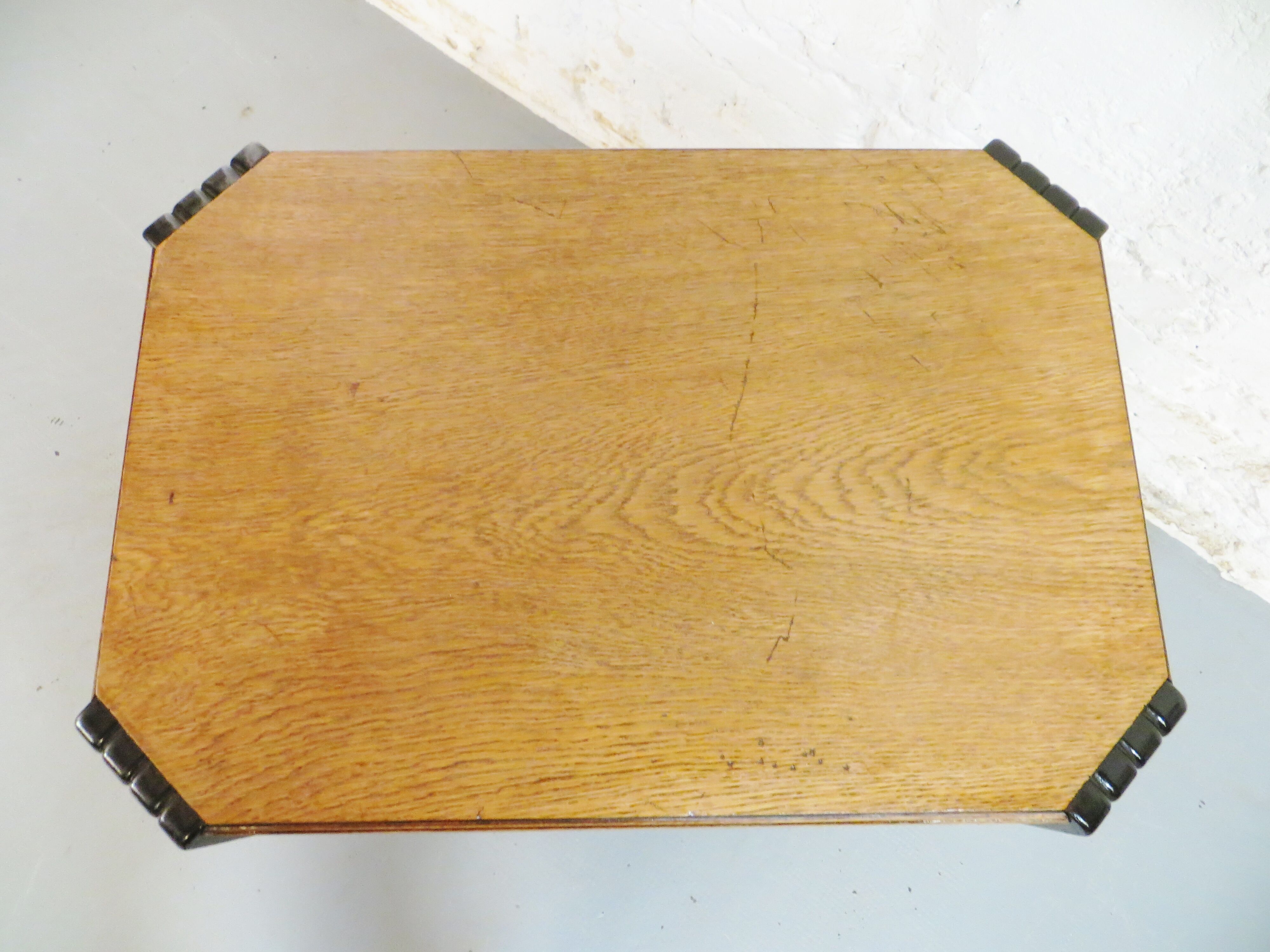 Modernist pedestal of the 30s