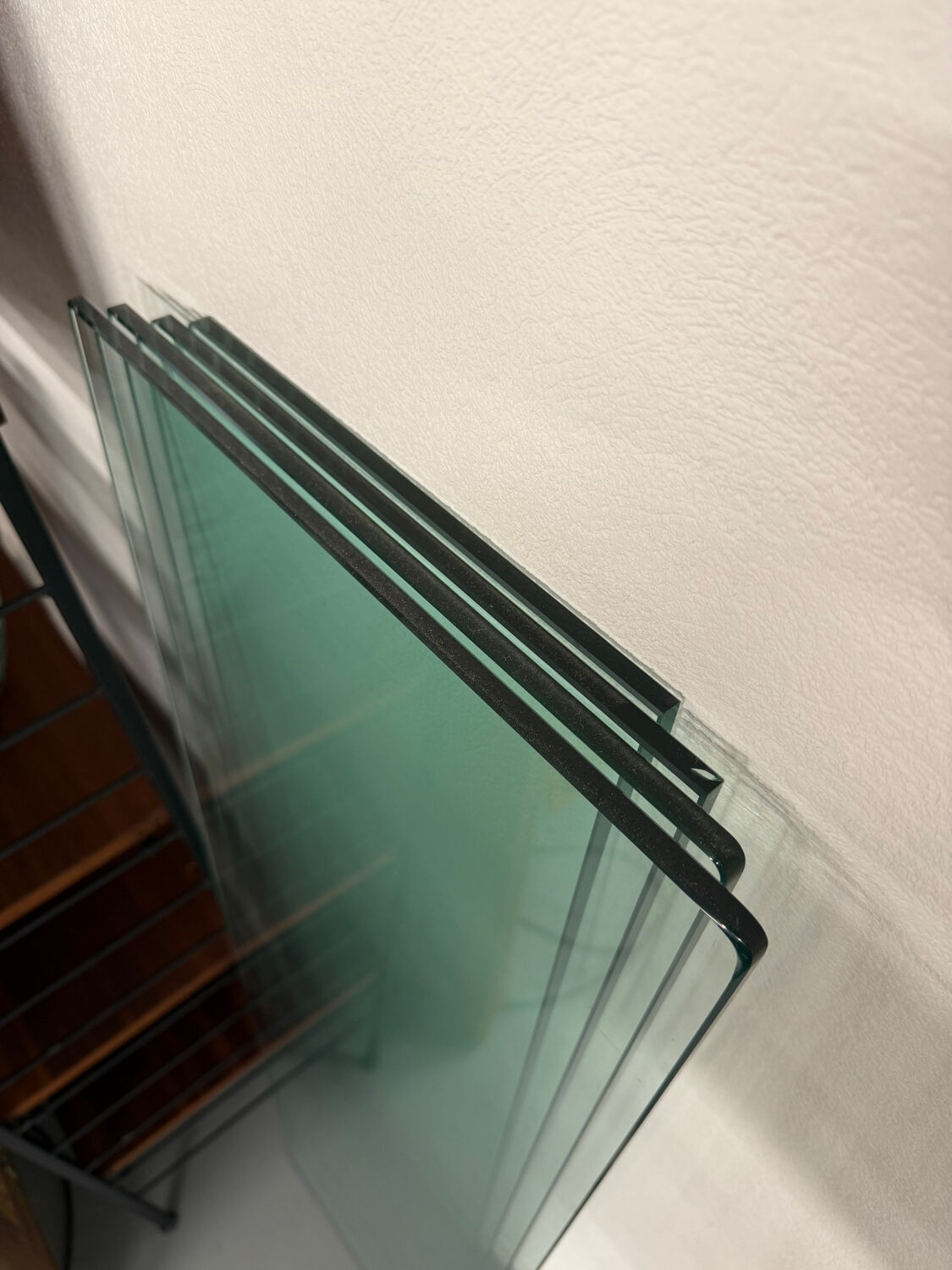 Étagère vintage moderniste en métal et verre design francais année 50