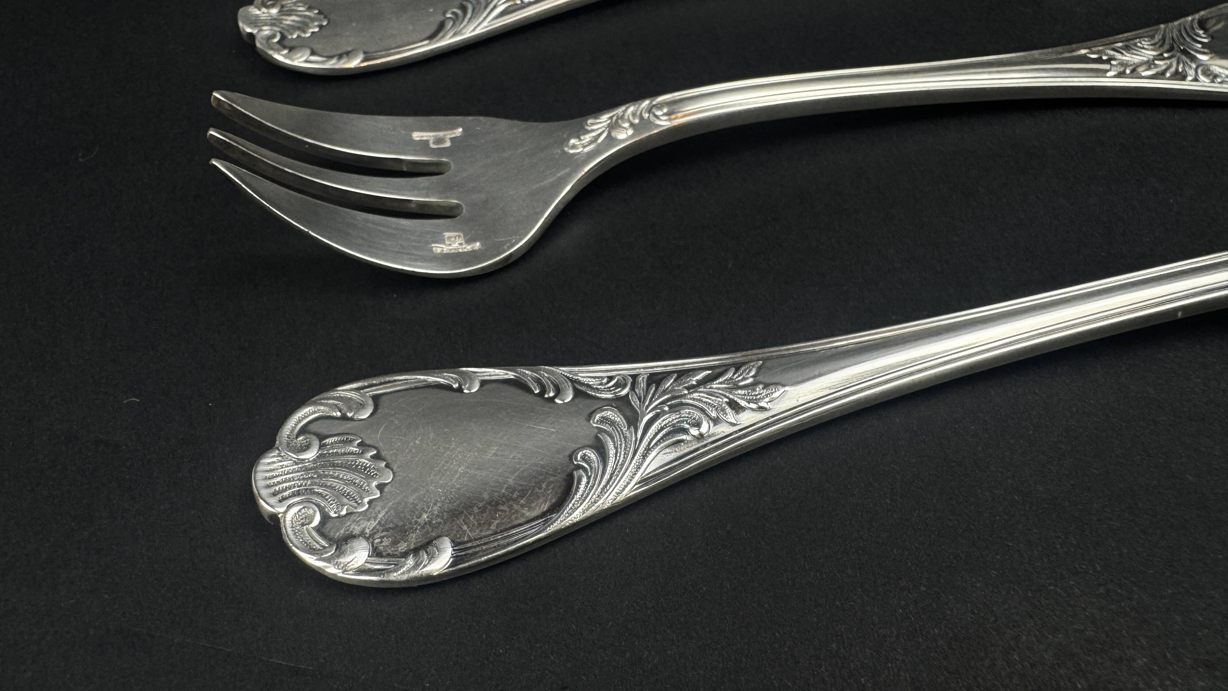 Lot de 12 fourchettes à huîtres Christofle modèle Marly – neuves sous blister, boîte d’origine scellée