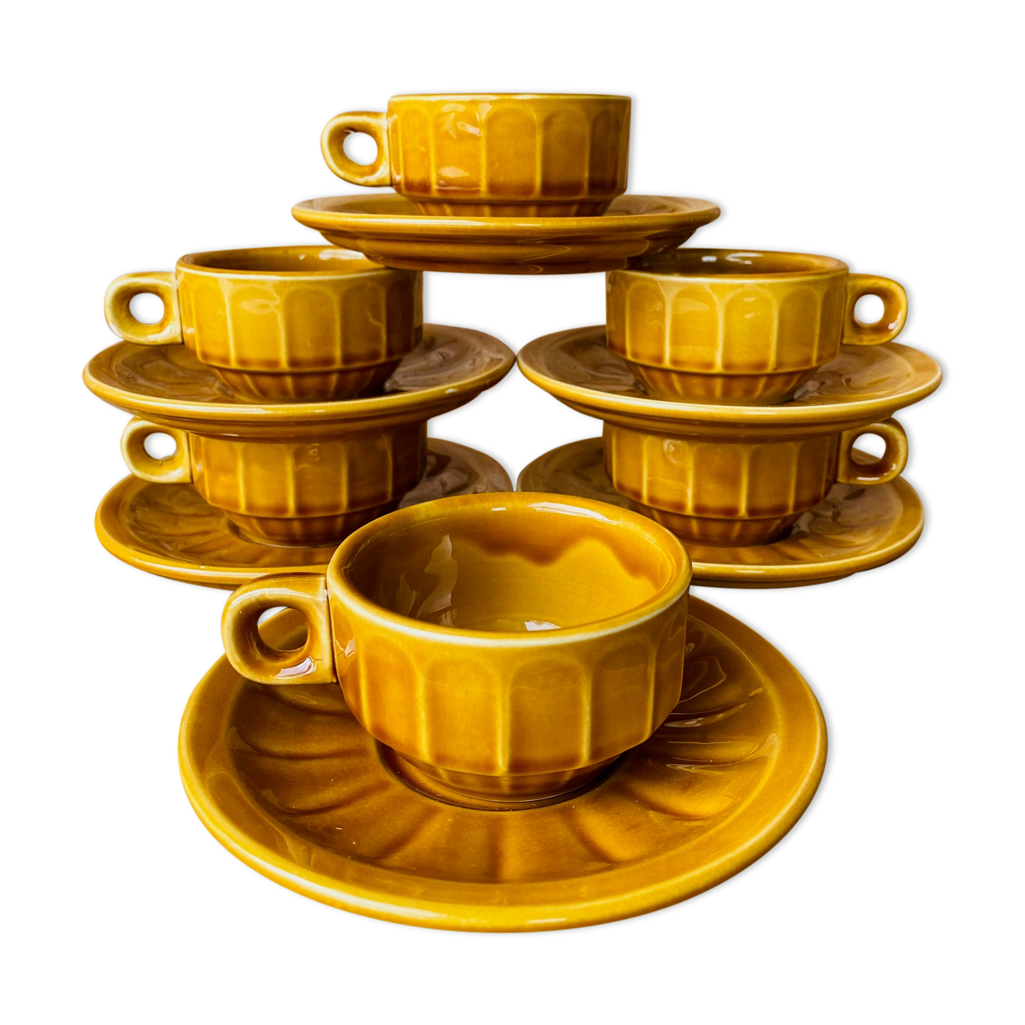 Set of 6 cups and under cups of vintage bistro coffee.