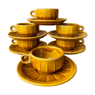 Set of 6 cups and under cups of vintage bistro coffee.