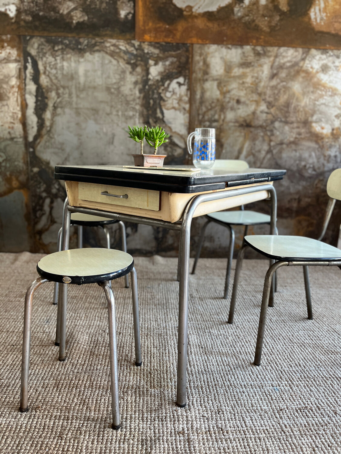 Formica and chrome extension table 2 stools 2 chairs