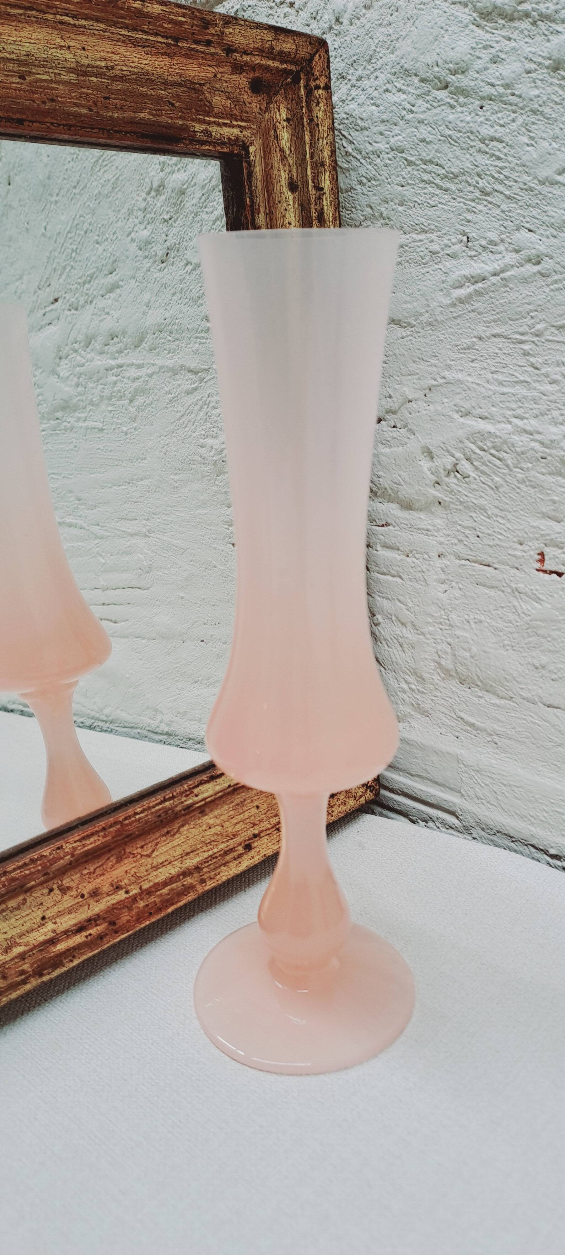 Vase opaline rose poudré