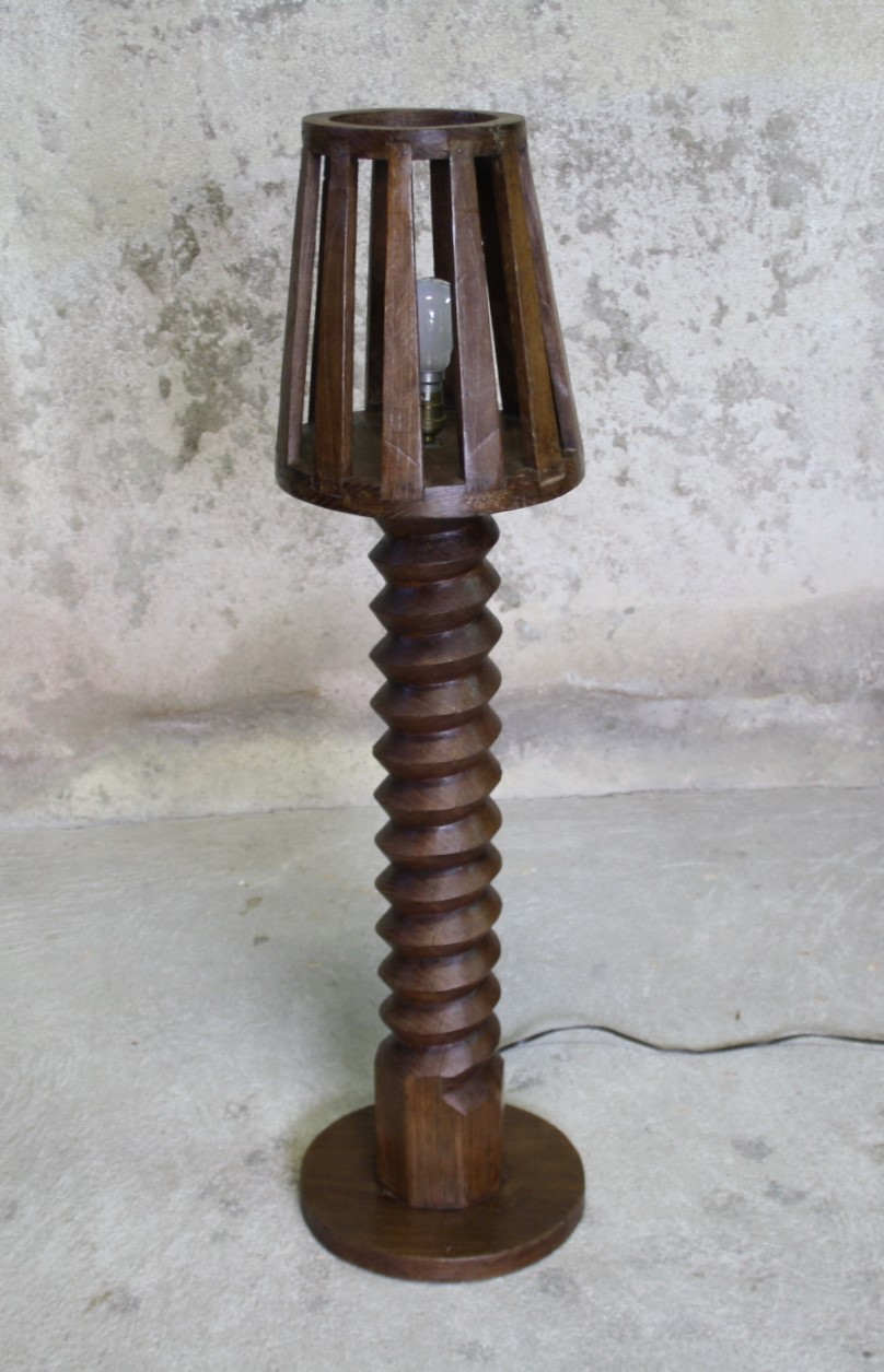 Press screw floor lamp