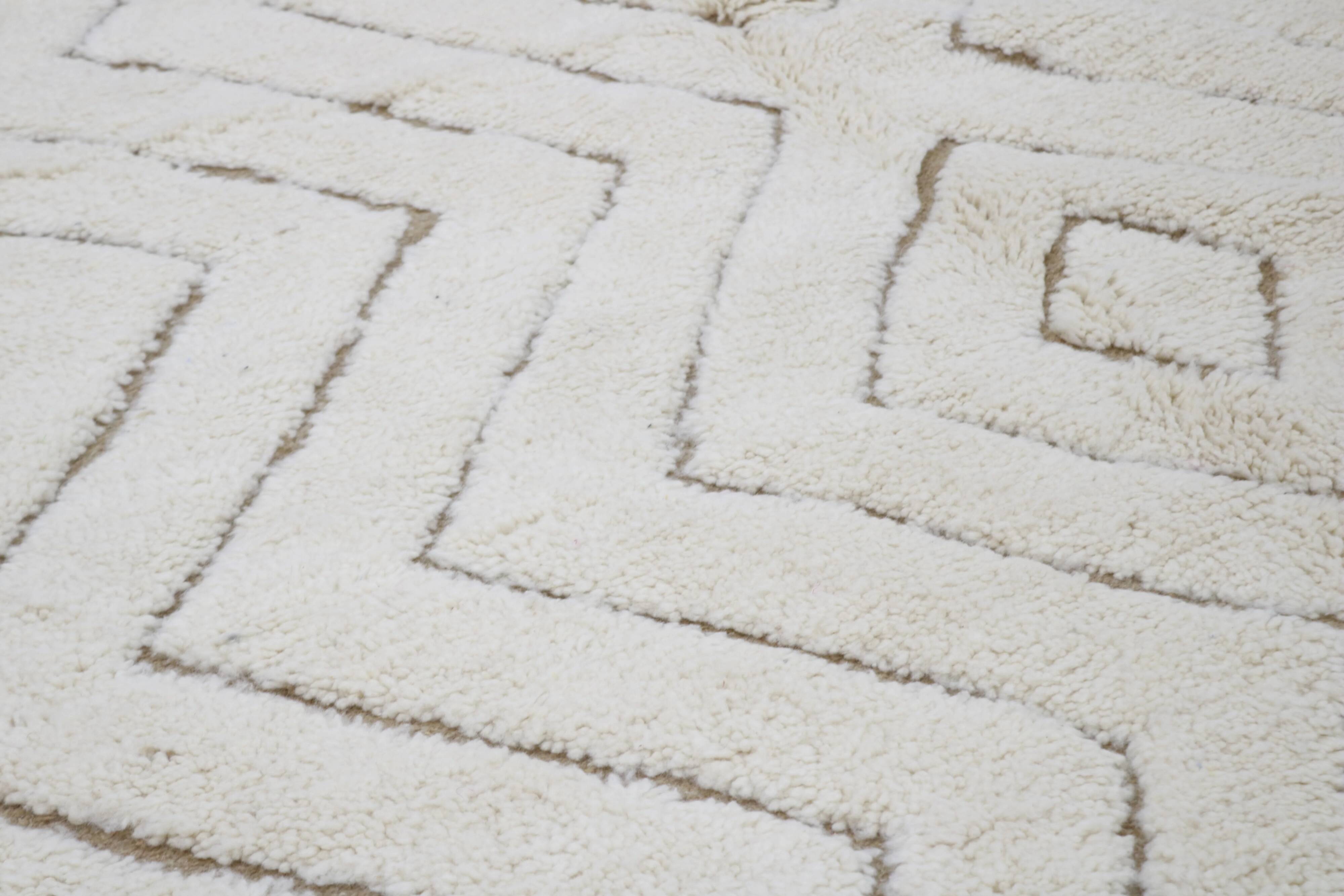 Large Beni Ouarain rug 325×200 – Handcrafted natural wool rug with soft diamond geometry, GO-946