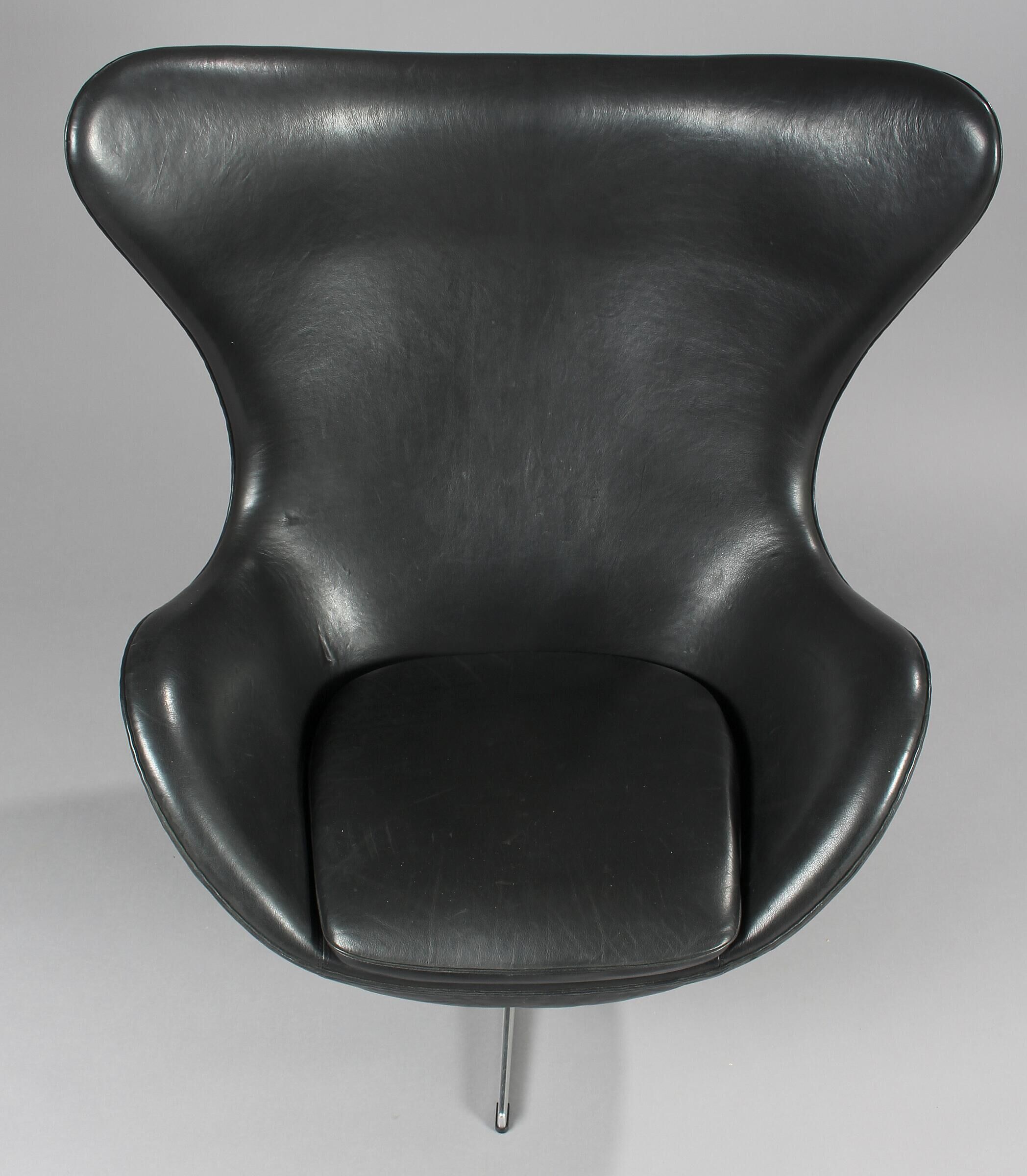 Egg armchair by Arne Jacobsen