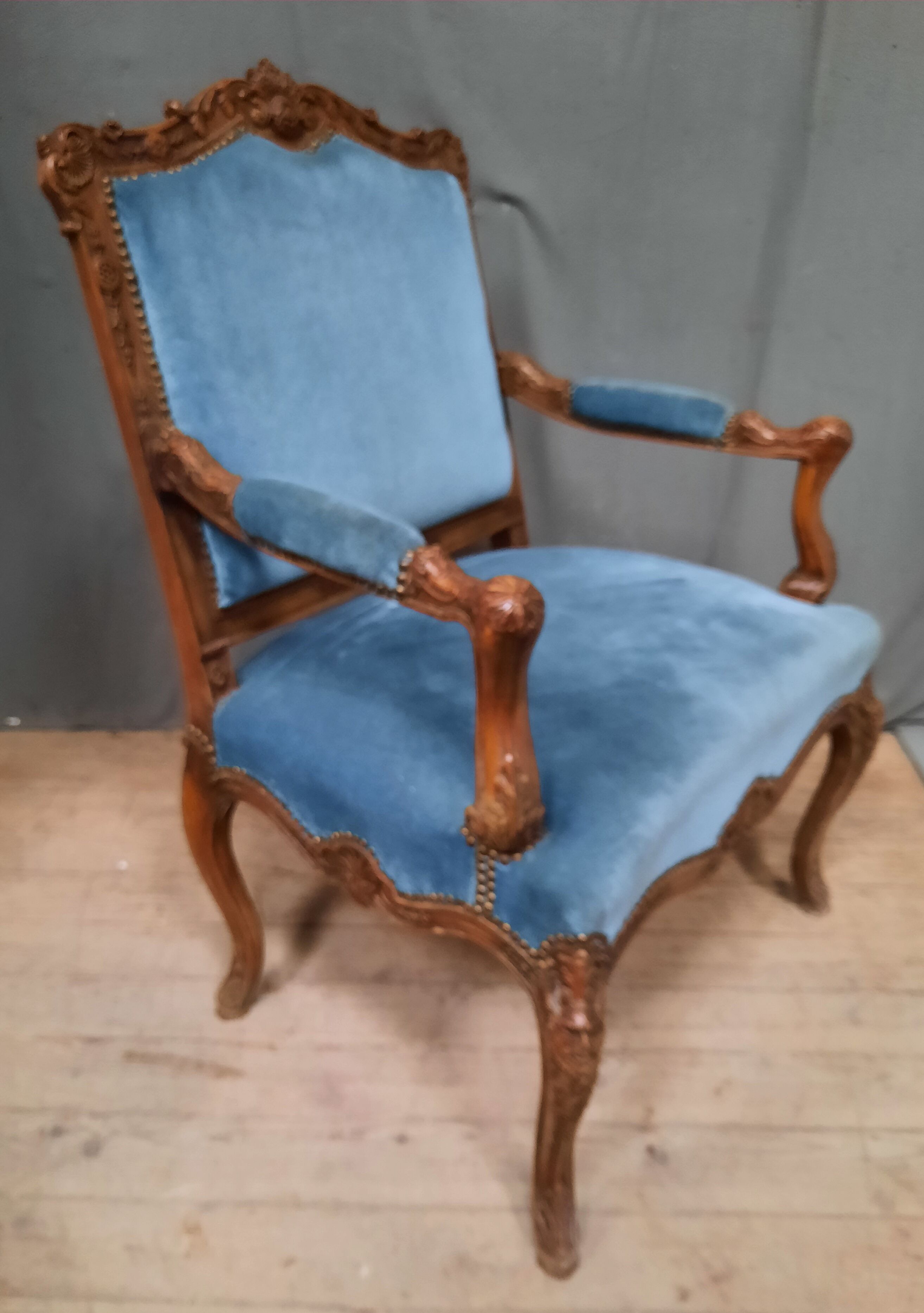 Fauteuil sculpté style régence