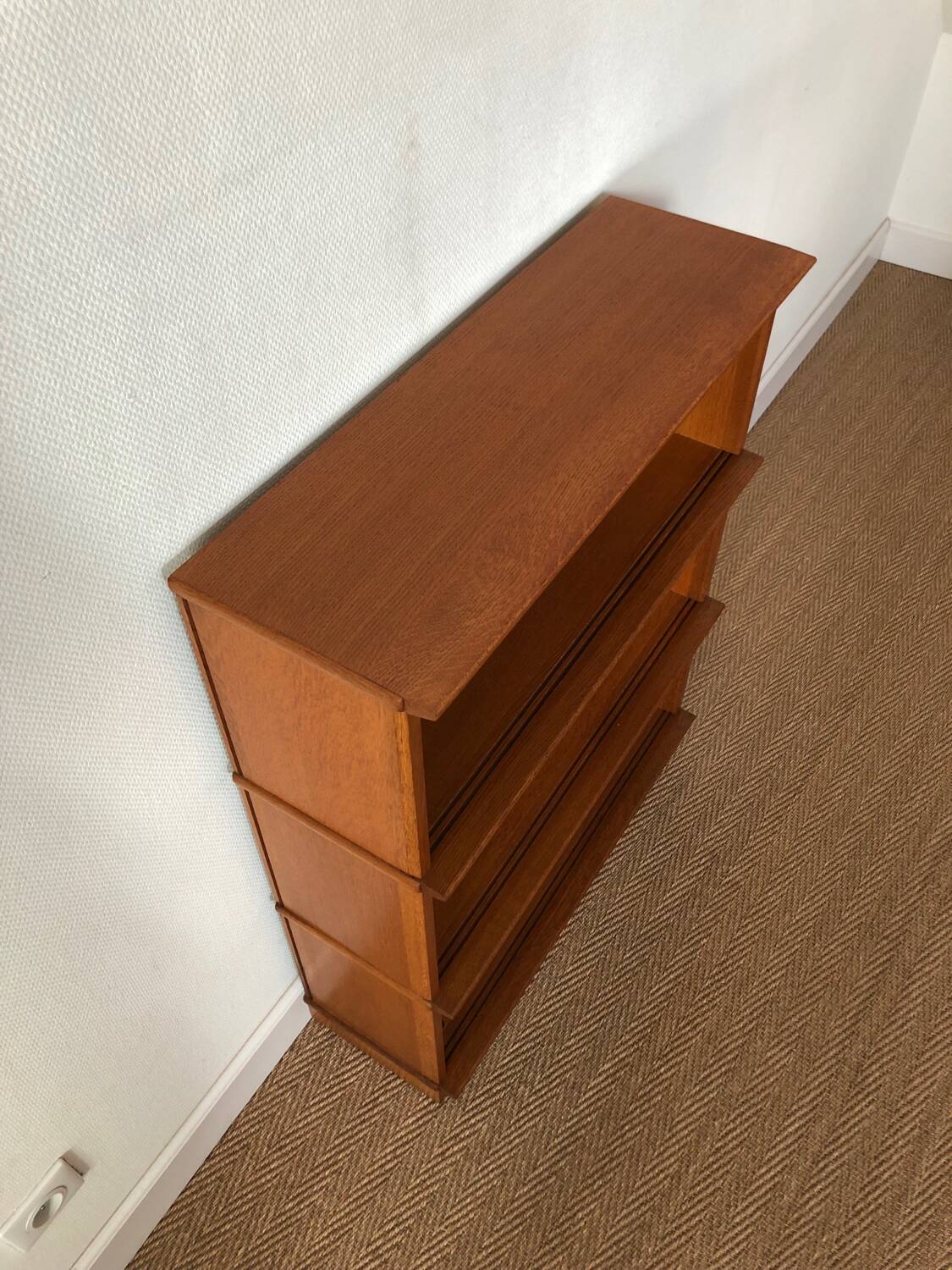 Shelf / display case