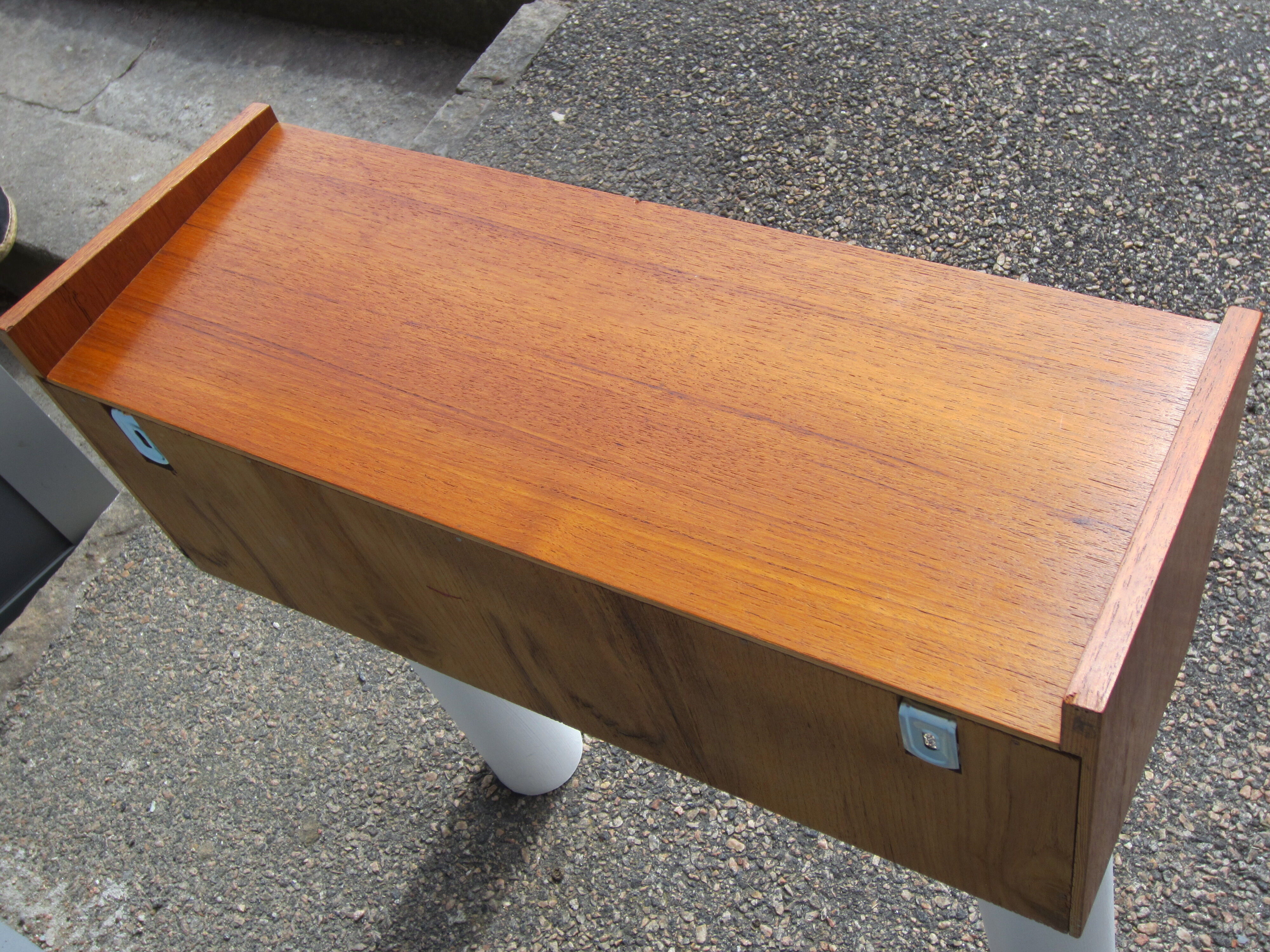 Scandinavian console wall shelf