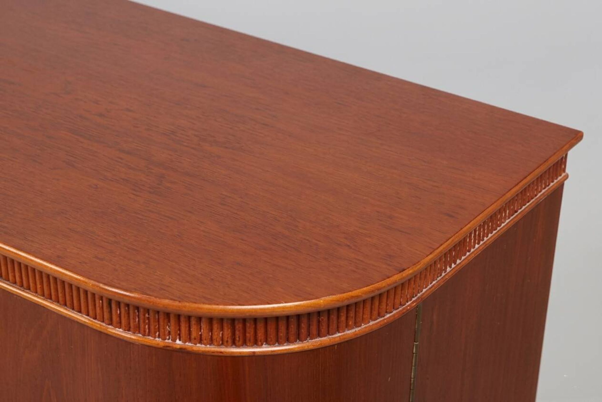 Swedish Modern buffet in mahogany, stamped Carlssons Möbelindustri - Sweden, 1940s.