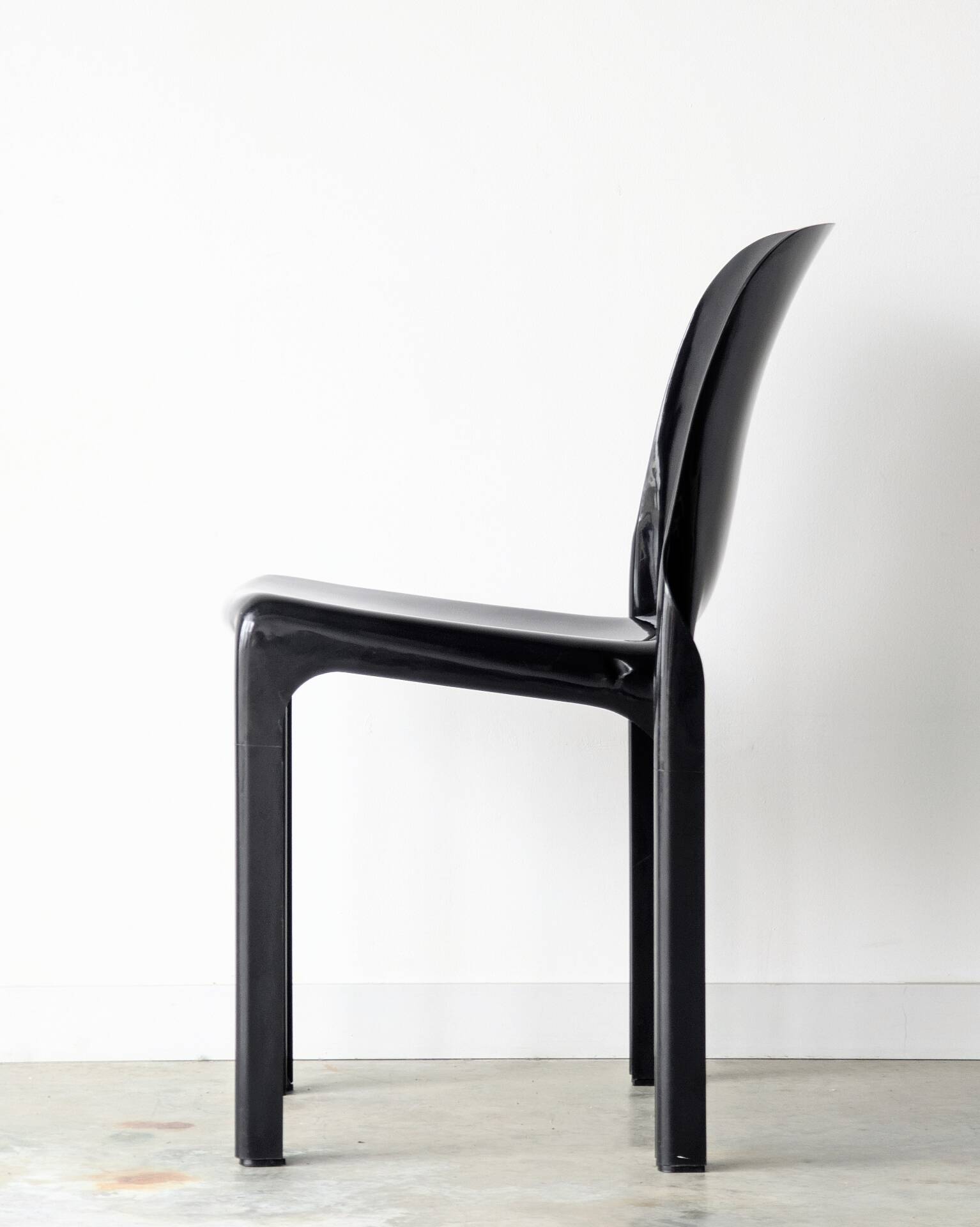 4 vintage chairs model Selene, Vico Magistretti for Artemide, 1970