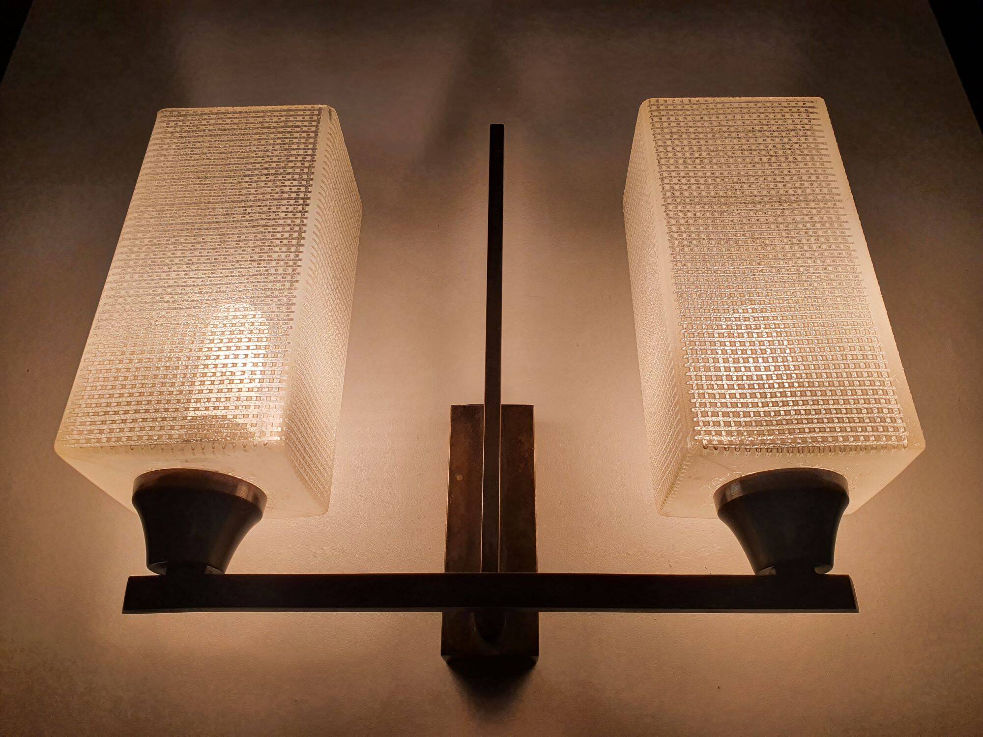 Art Deco two-light wall light in brass with square glasses