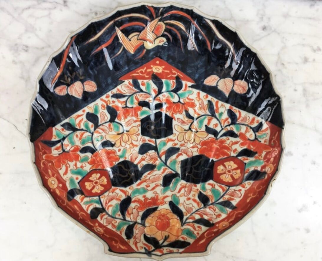 Imari porcelain dish from Japan in the shape of a scallop shell Blue, red and turquoise