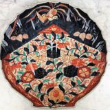 Imari porcelain dish from Japan in the shape of a scallop shell Blue, red and turquoise