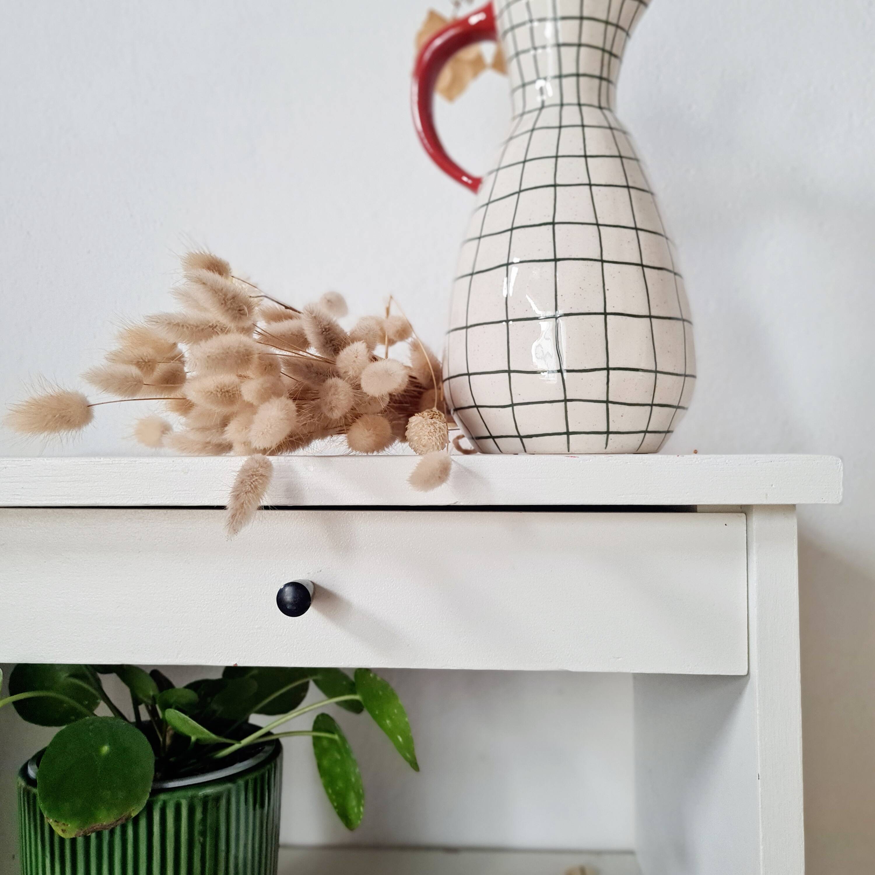 Vintage bedside table with tapered legs - white