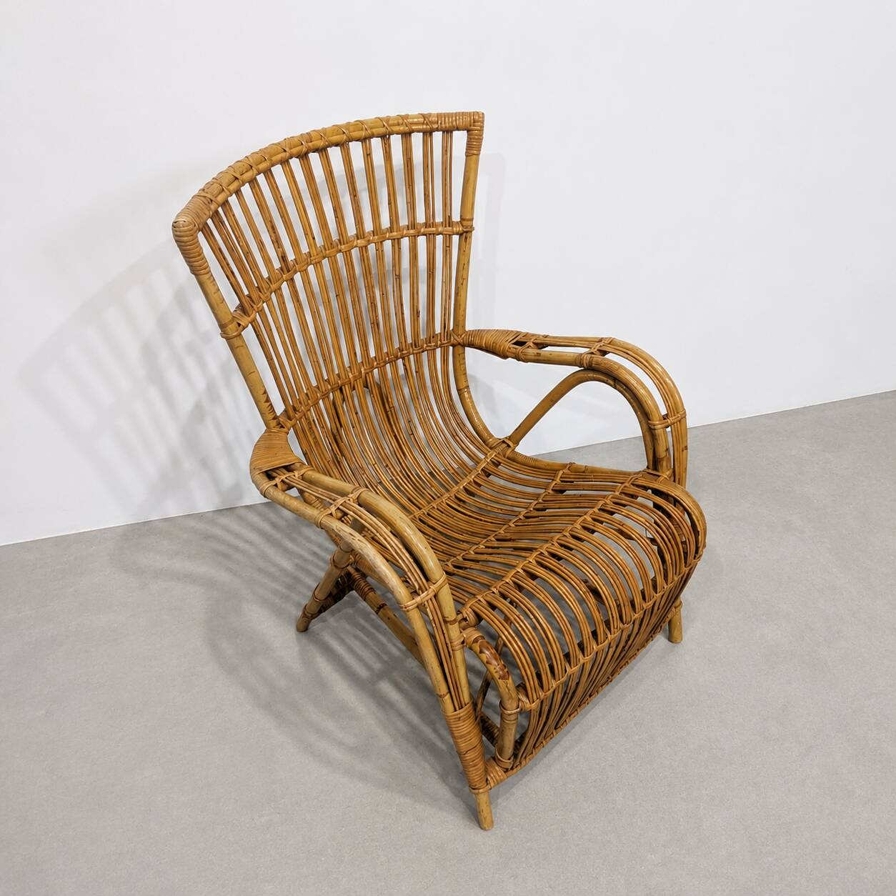 Vintage armchair from the 70s in natural rattan.