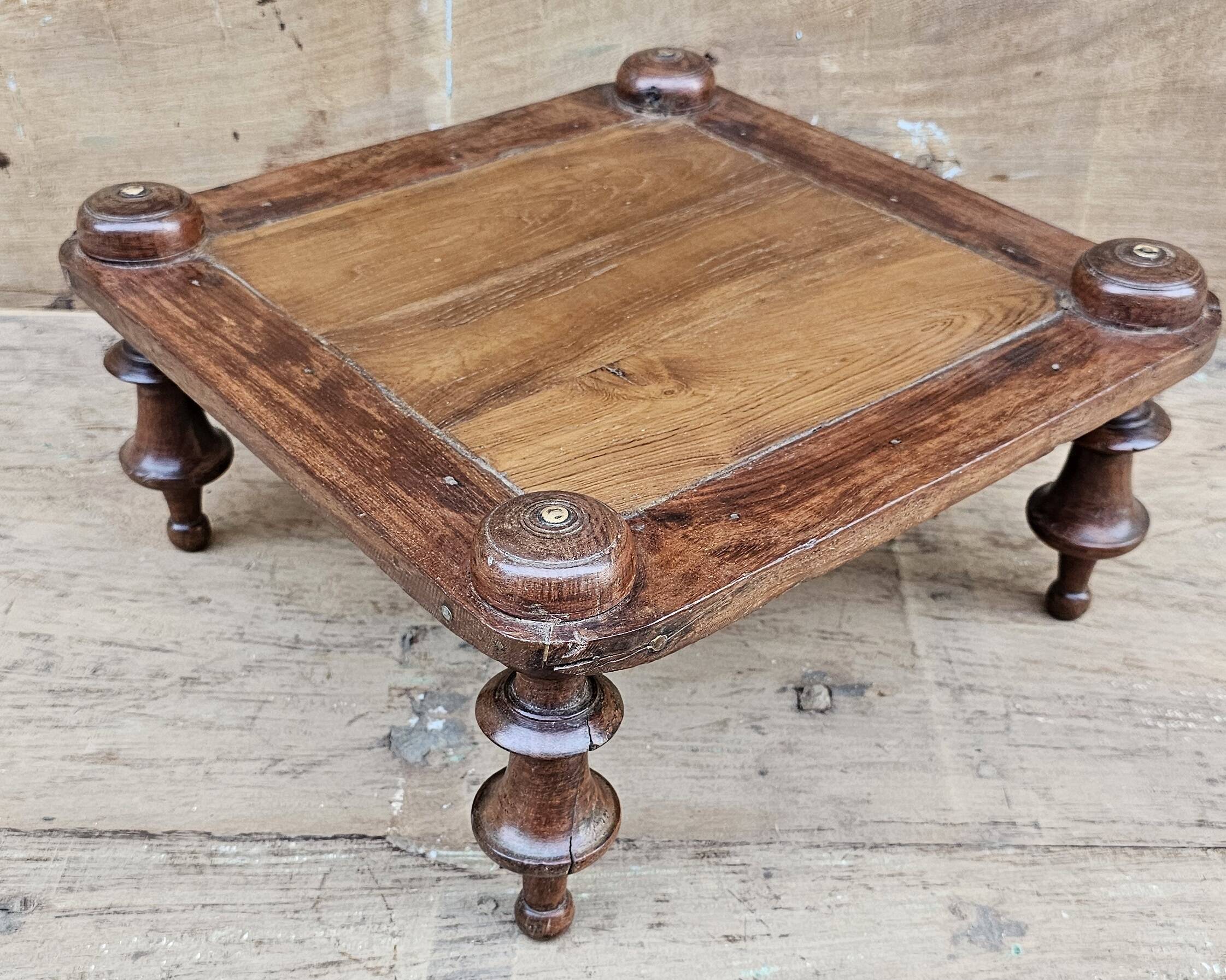 Ancienne table à thé art déco en teck birman